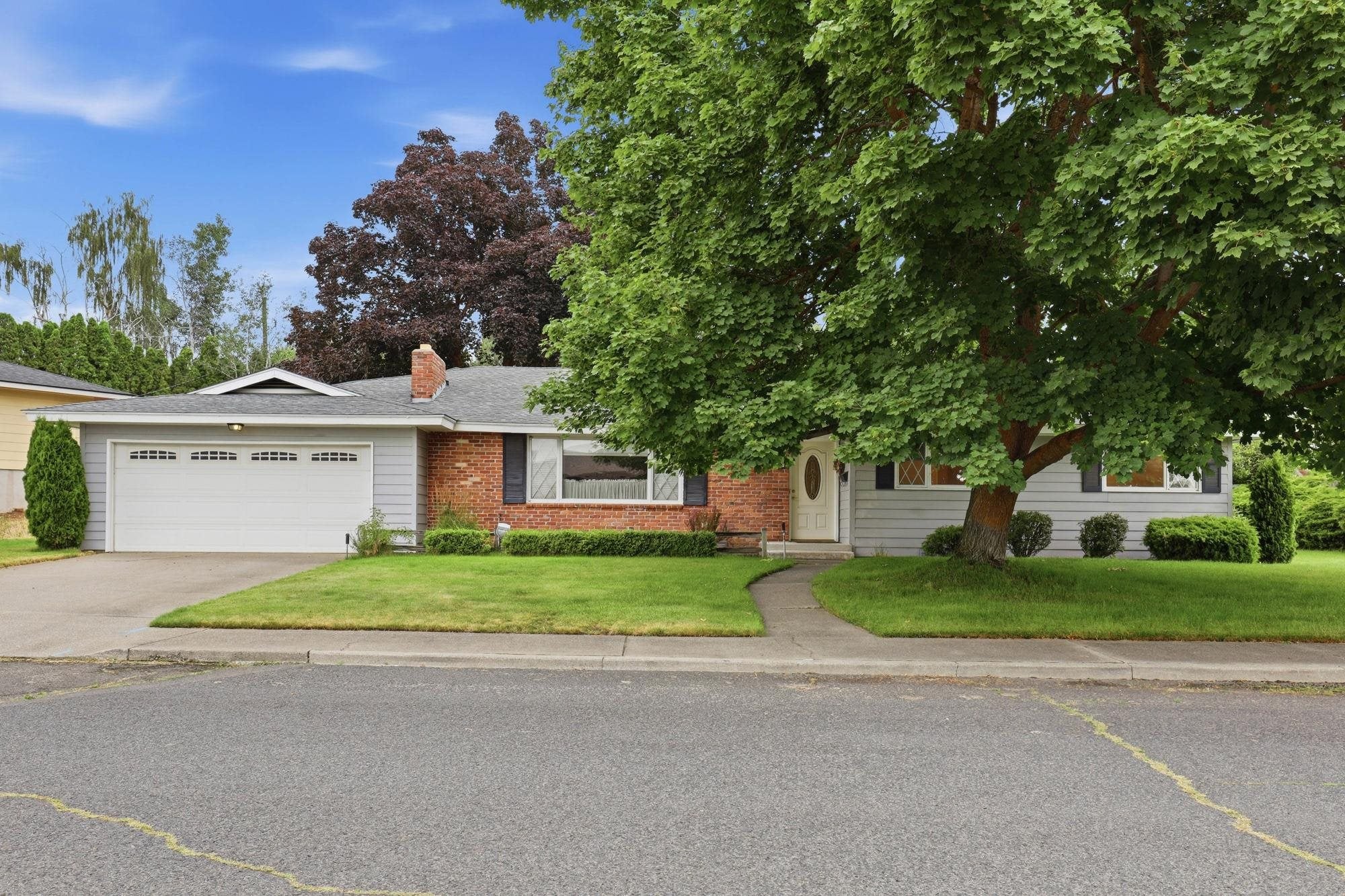2310 W Wedgewood Ave — photo