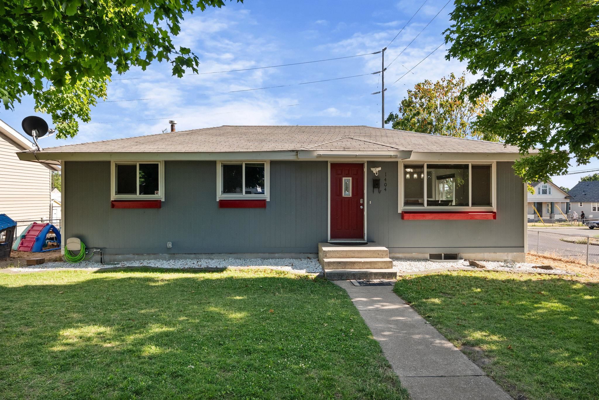 1404 E Gordon Ct — photo