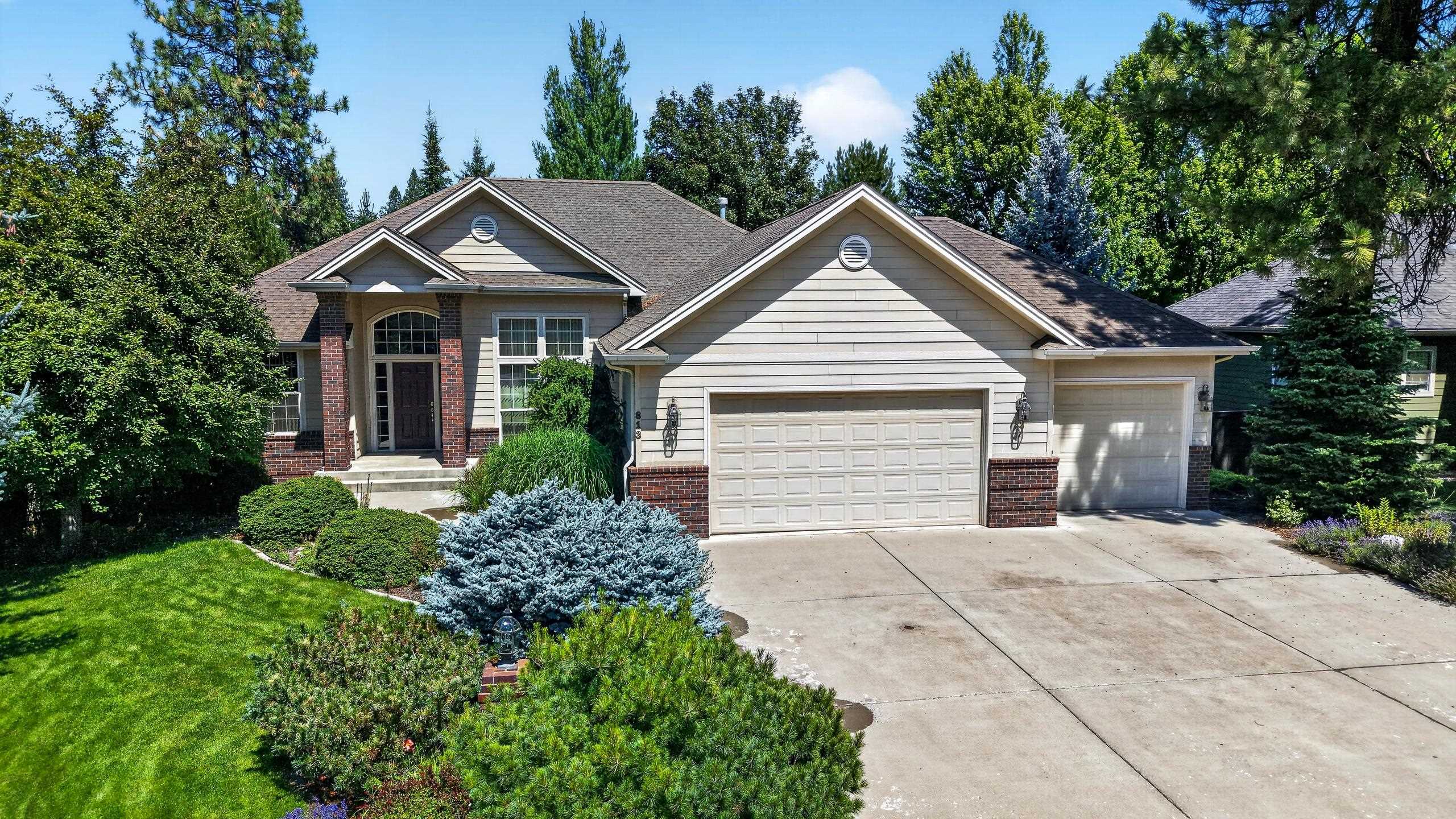 813 E Golden Rd — photo