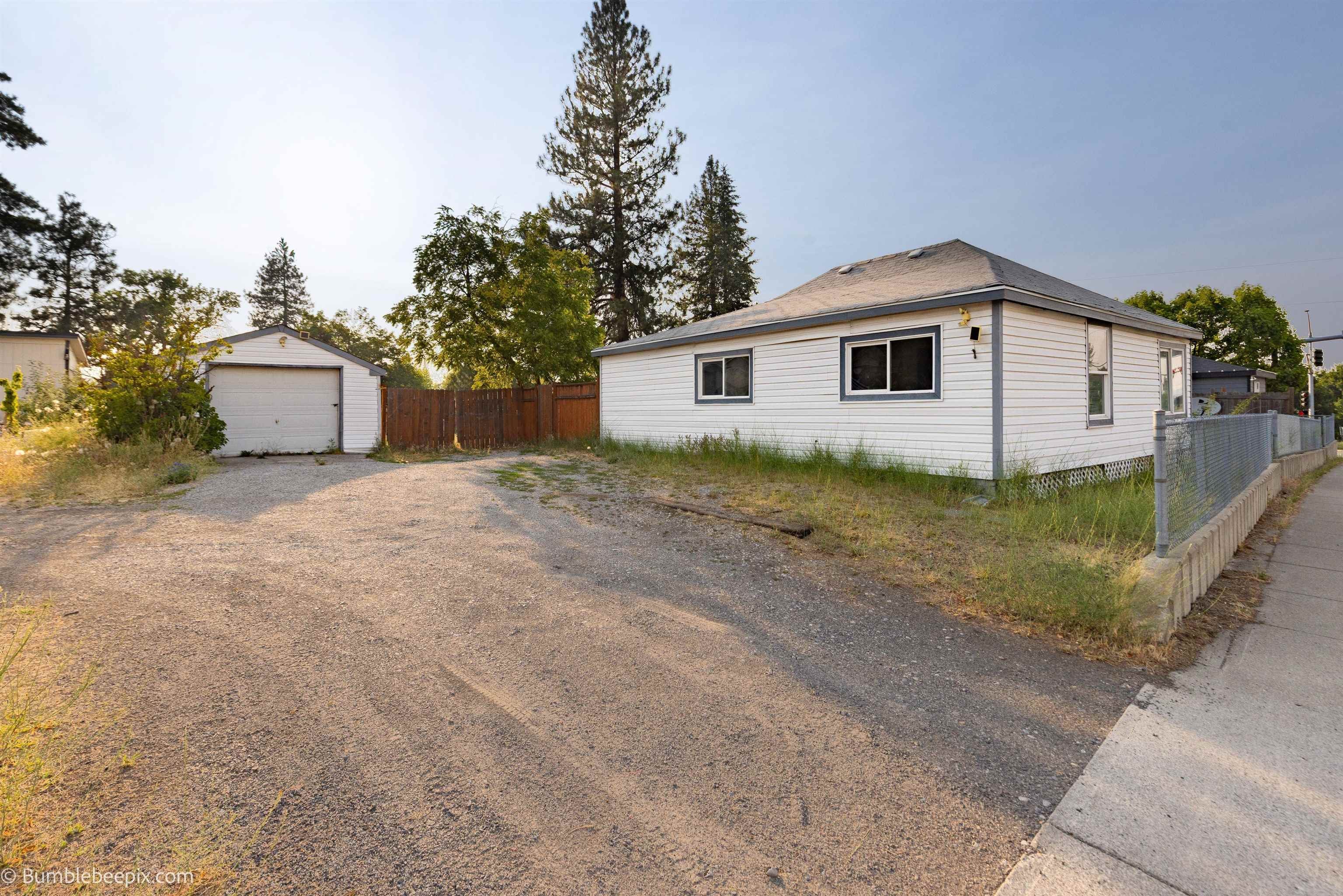810 S University Rd — photo
