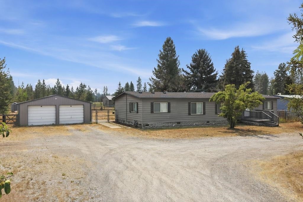 3210 E Denison-Chattaroy Rd — photo