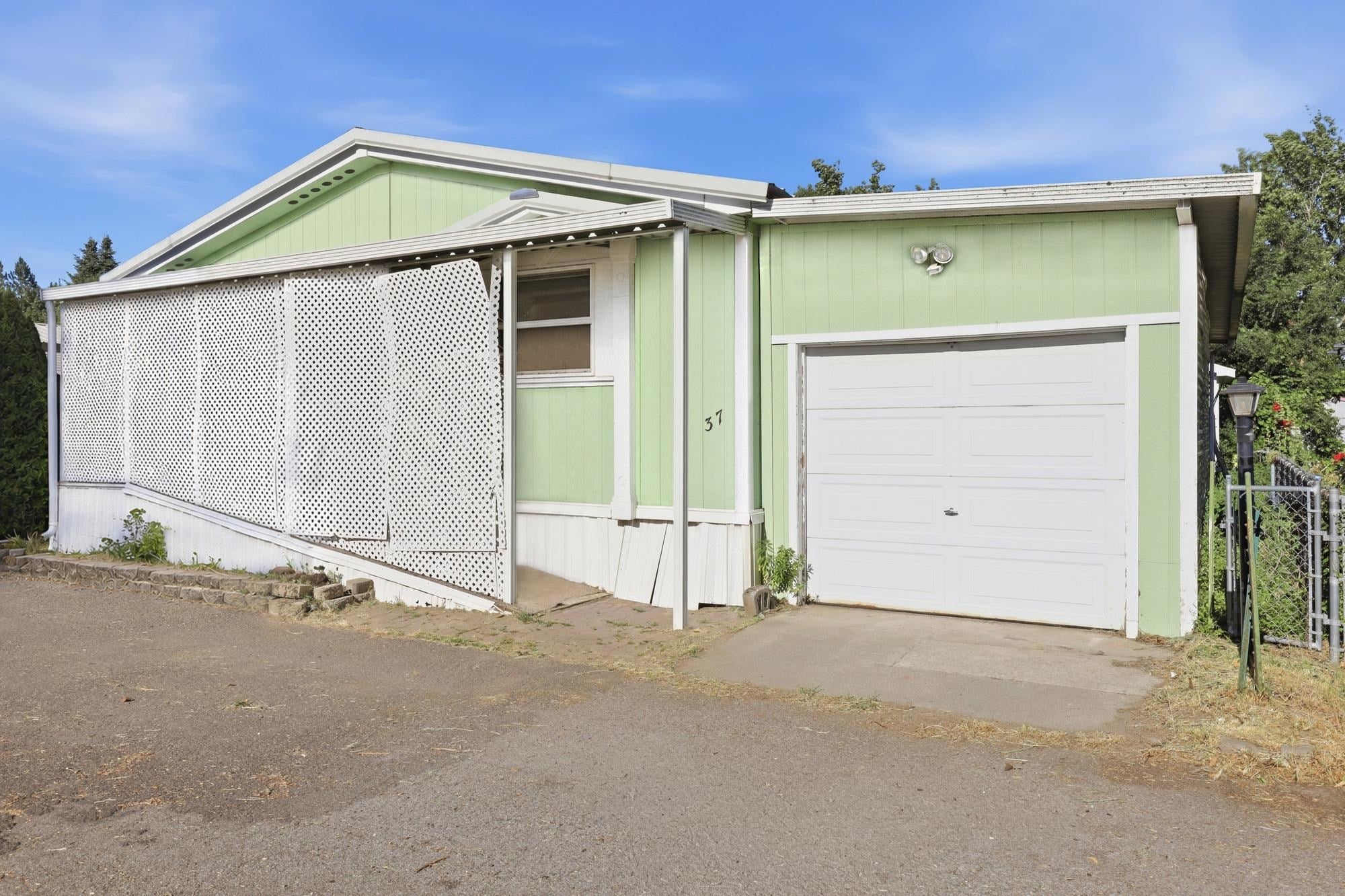 4112 E Center Rd — photo