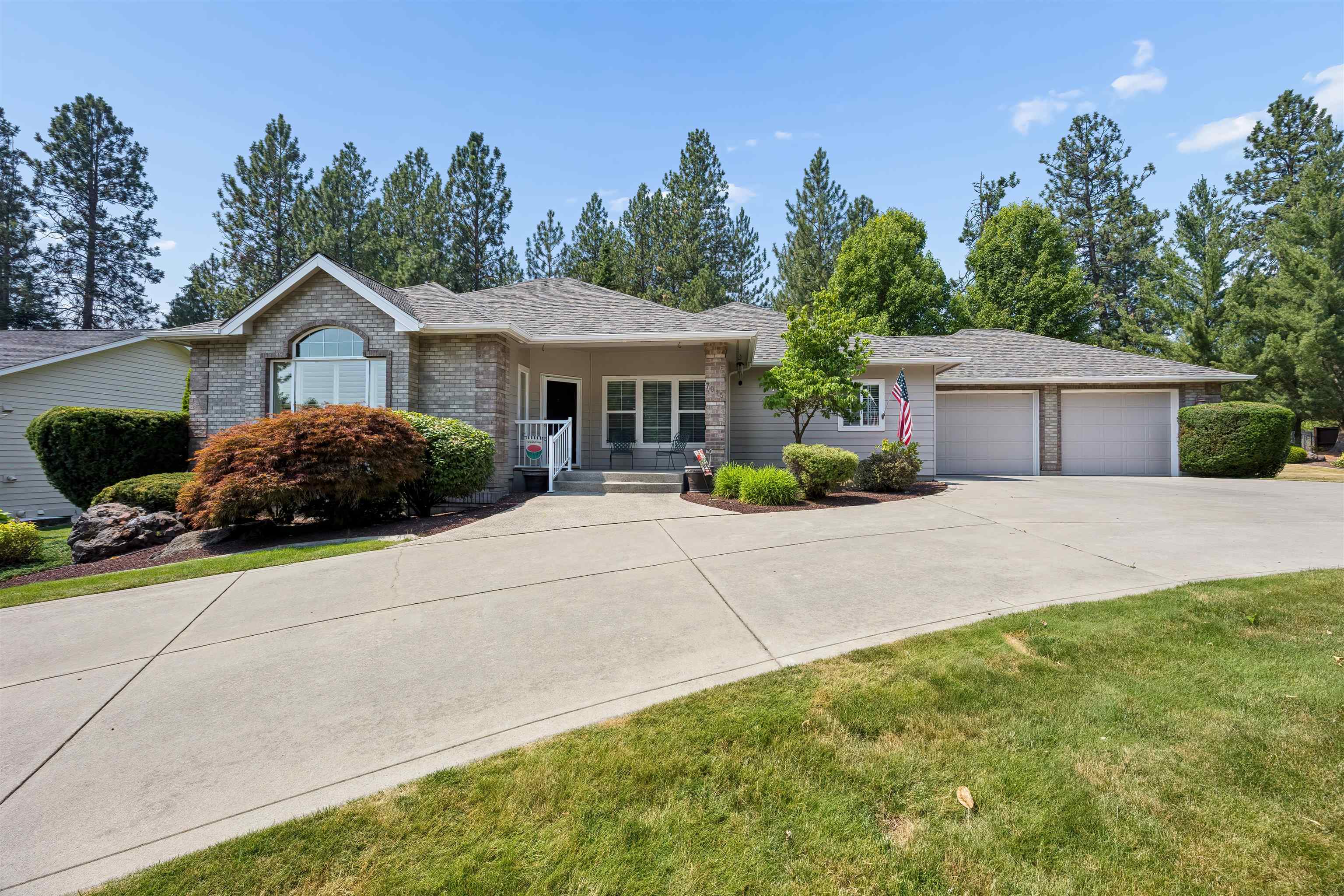 7015 N East Bluff Ct — photo