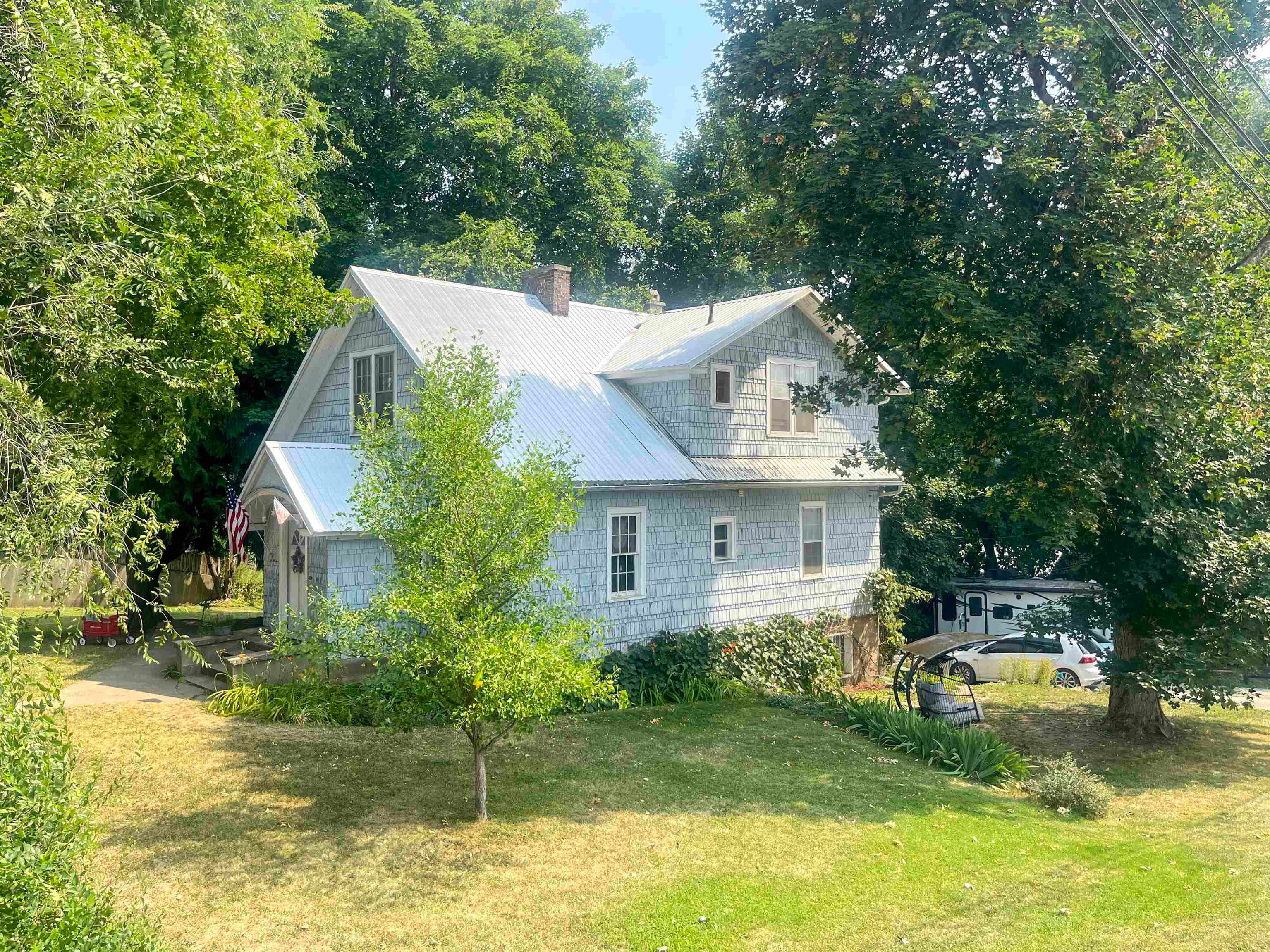 638 E 6th Ave — photo