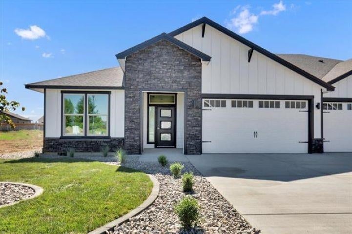 1109-29 N Country Club Dr — photo