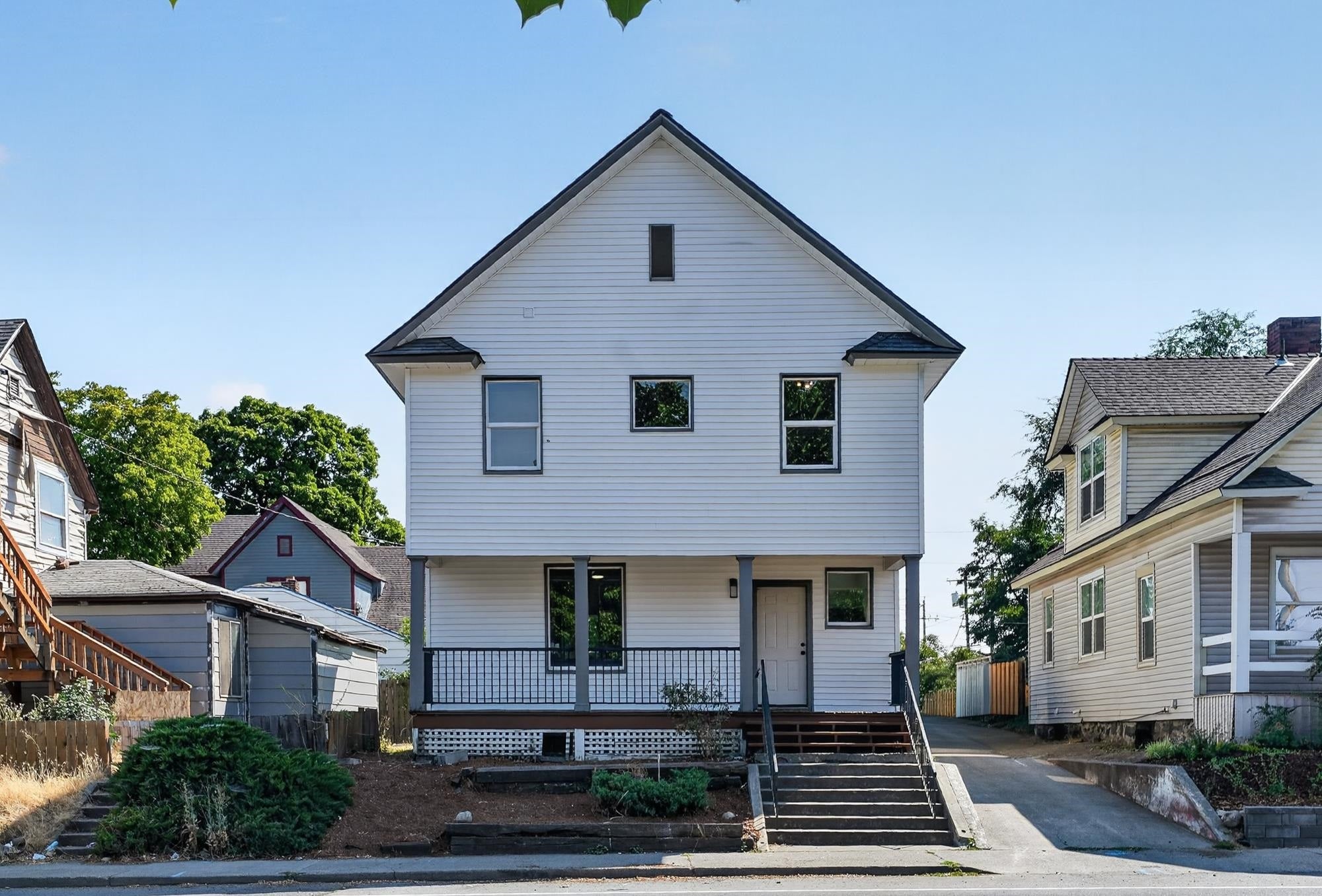 907 W Maxwell Ave — photo