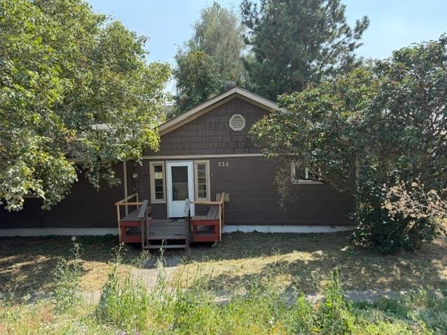 228 W Poplar St — photo