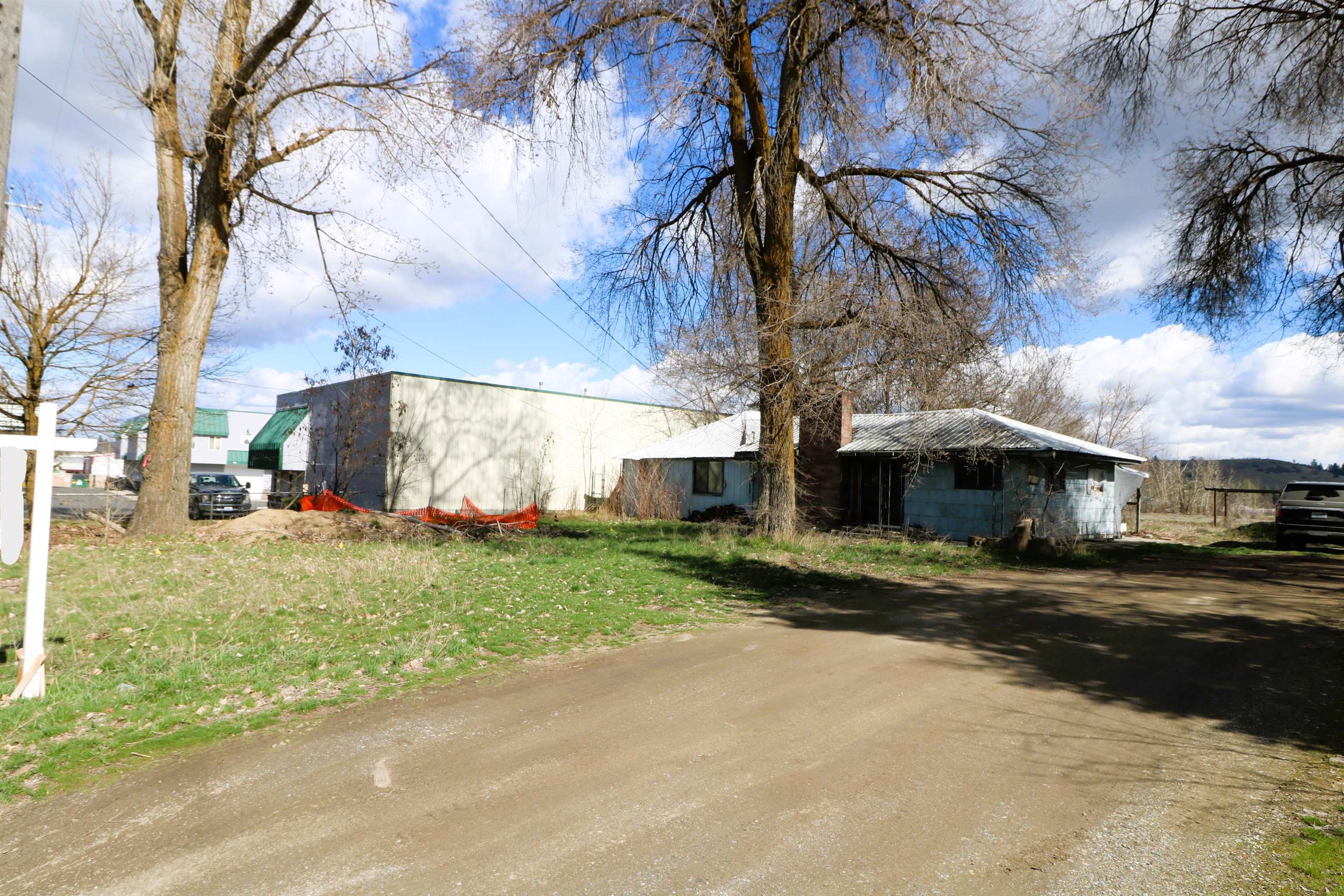7408 N Market St — photo