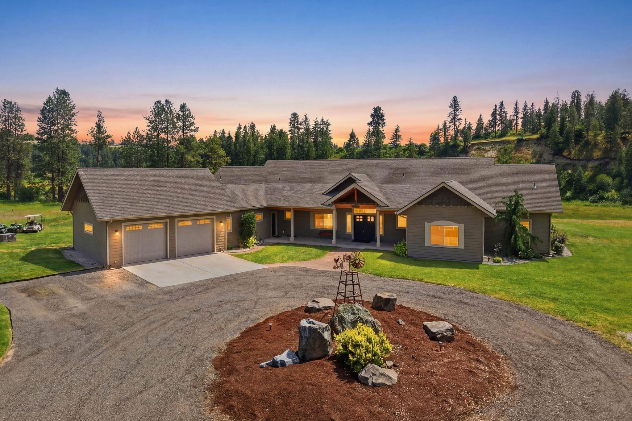 10638 Hangman Valley Rd — photo