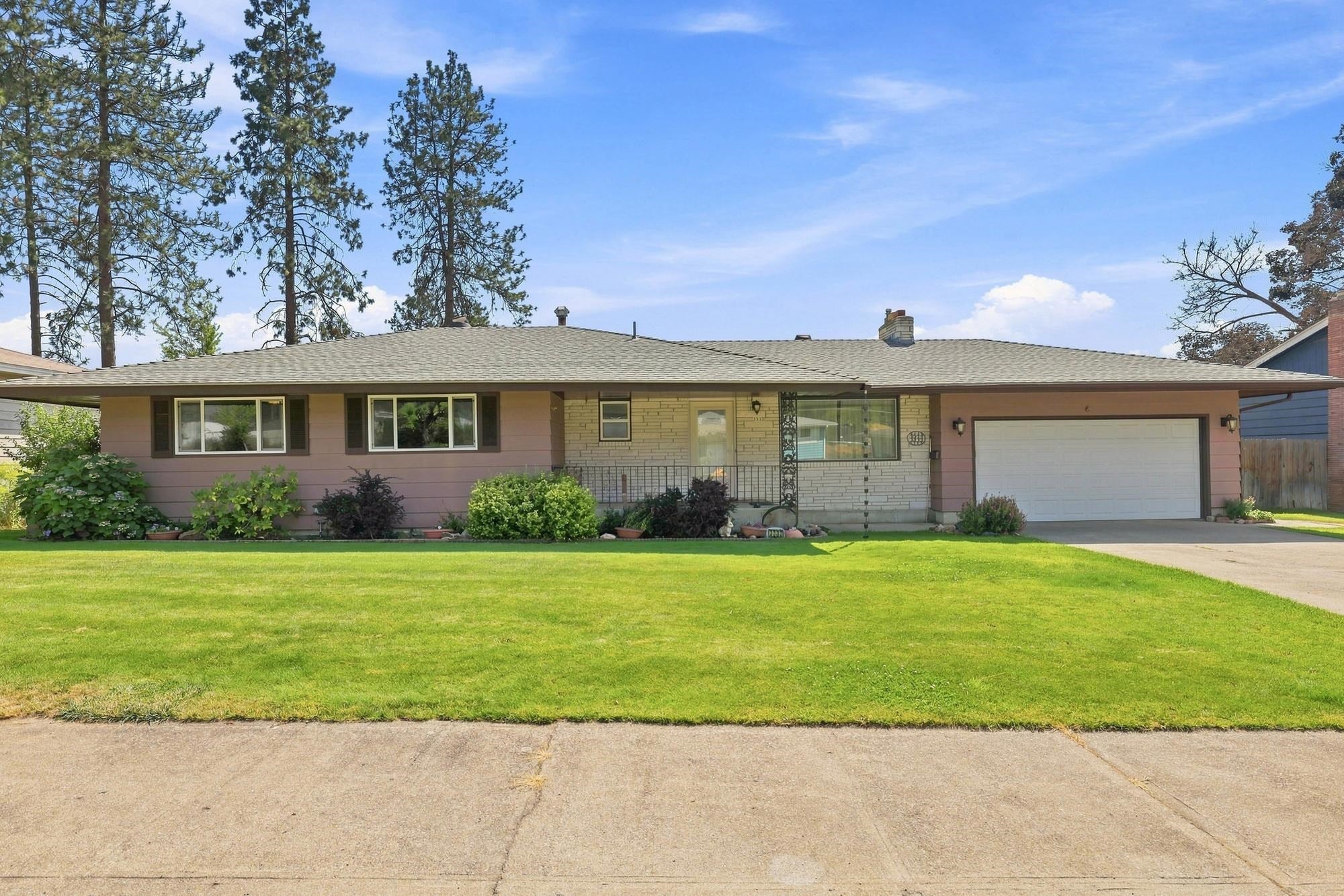 3333 W Woodside Ave — photo
