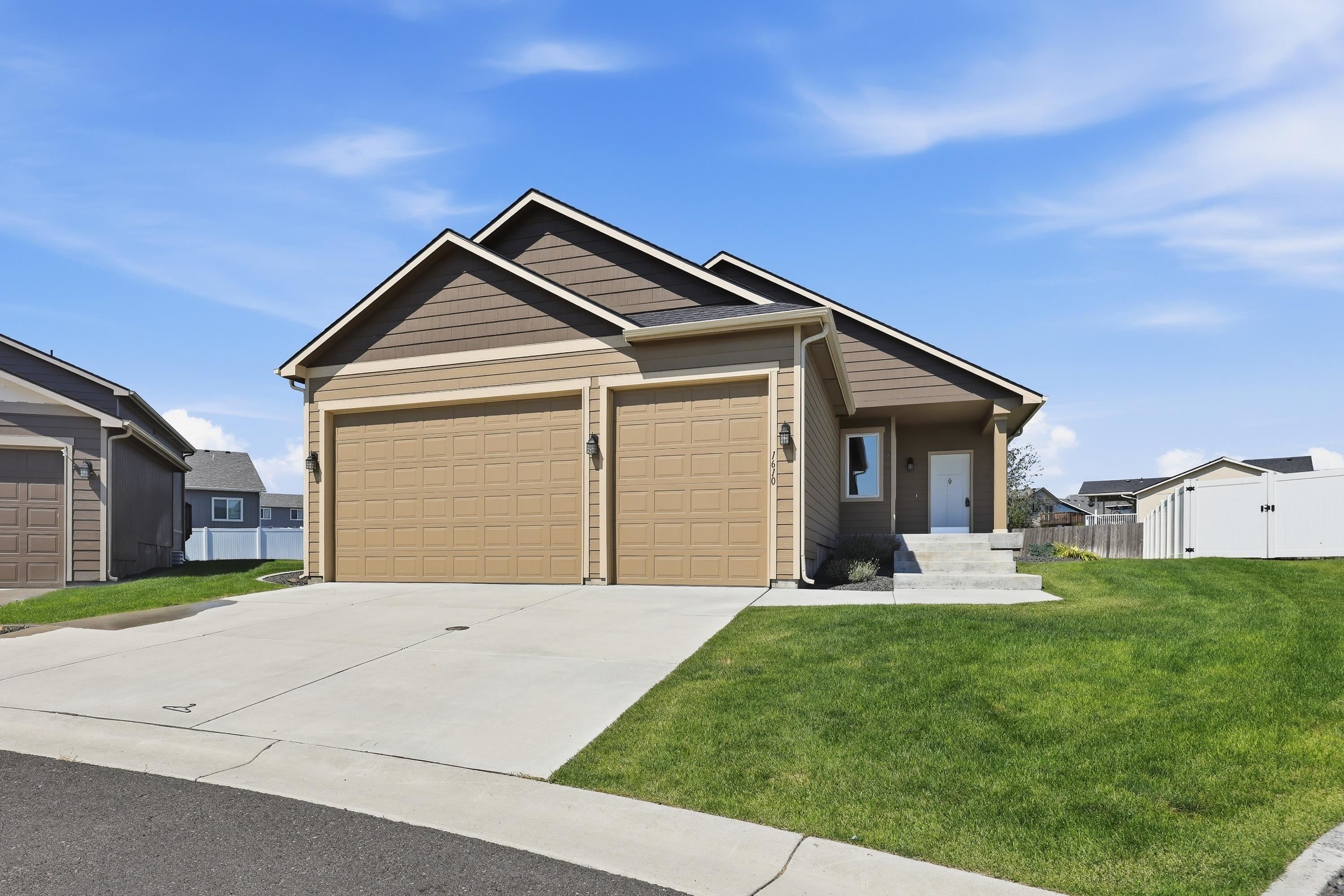 1610 W Lavender Ct — photo