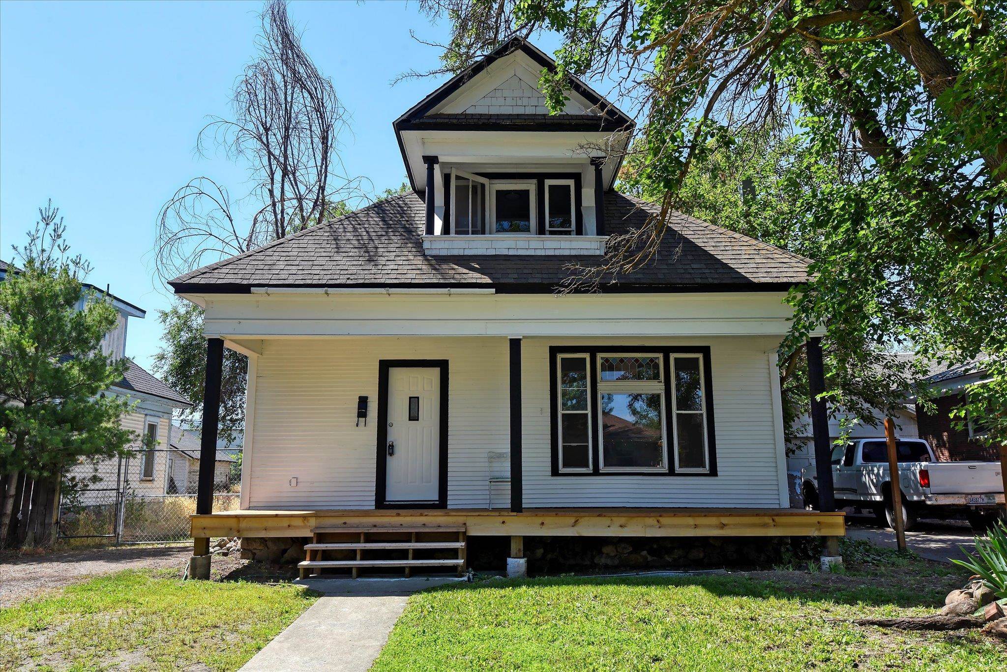 1121 W Knox Ave — photo