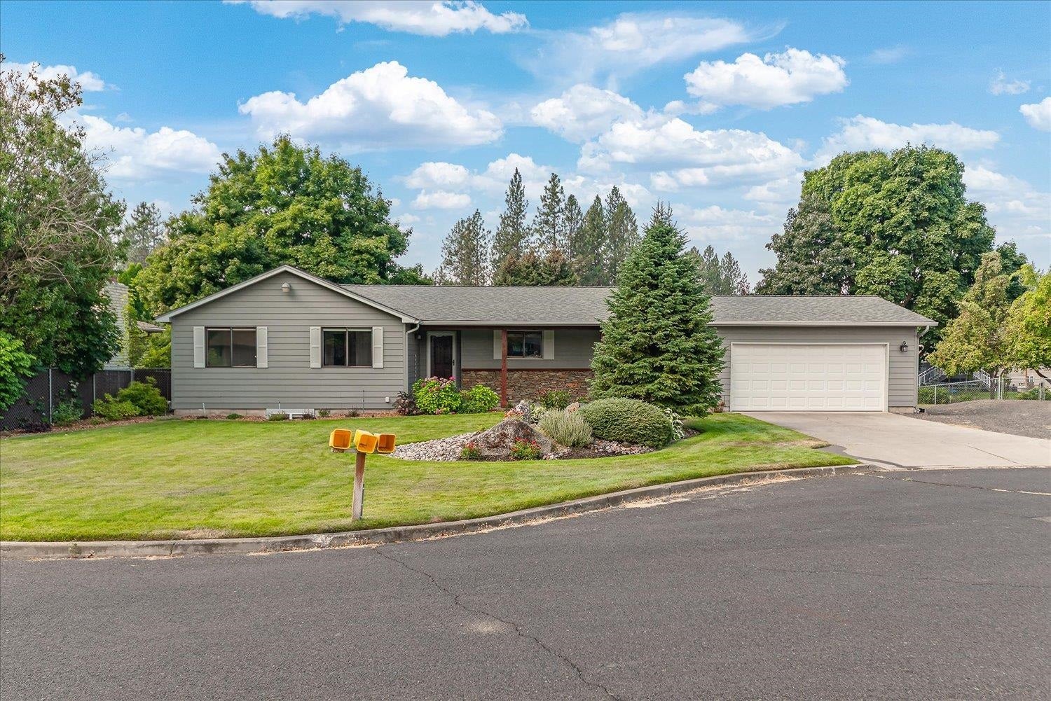 8711 N Kelly Ct — photo