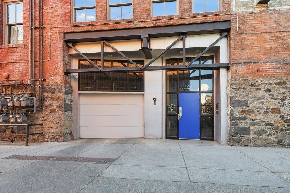 1221 Railroad Aly — photo