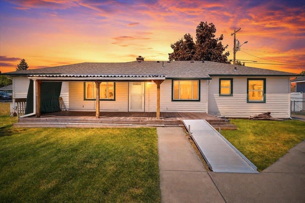 9522 E Valleyway Ave — photo