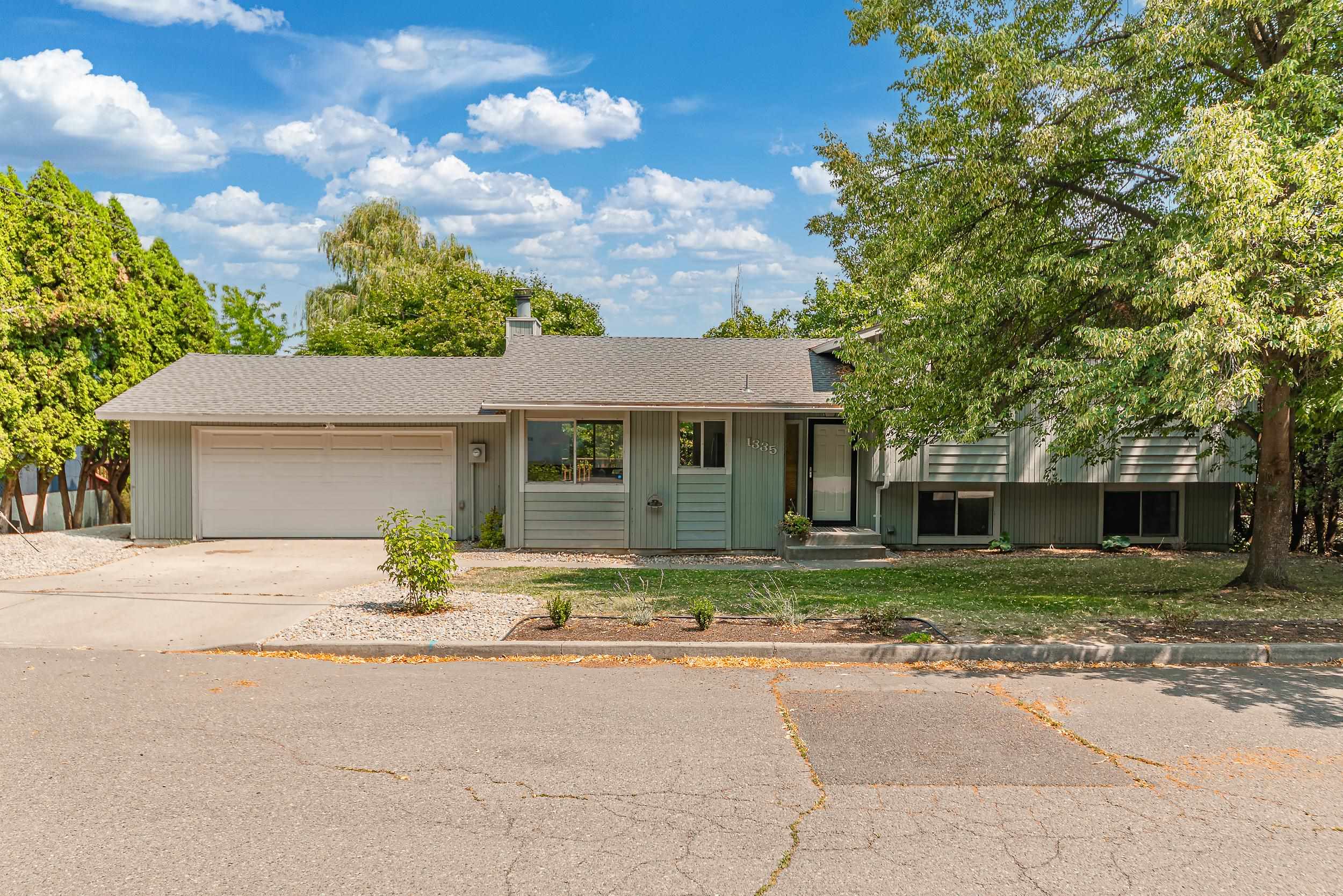 1335 S Ben Burr Blvd — photo