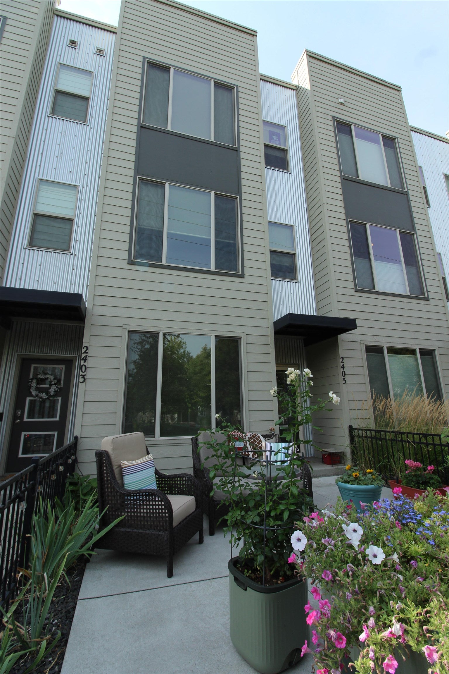 2405 W Bridge Ave — photo