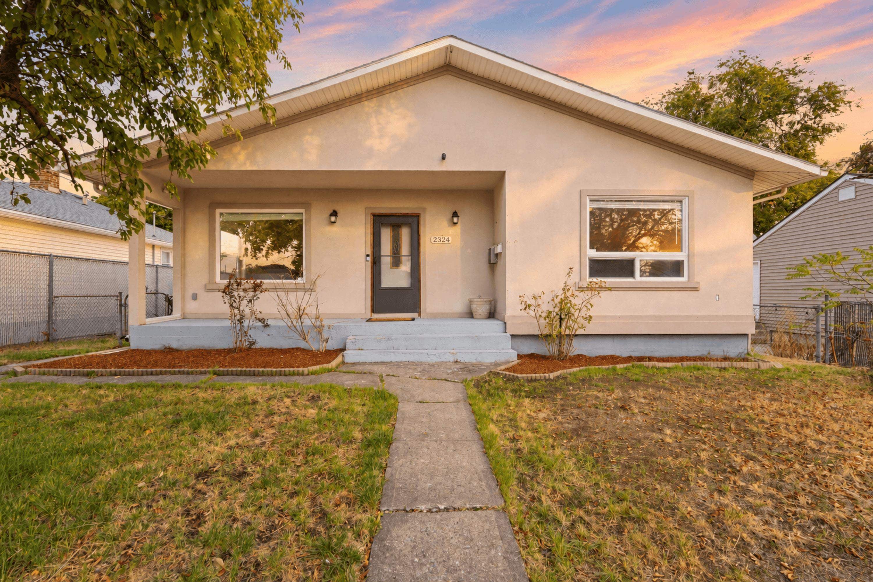 2324 W Everett Ave — photo