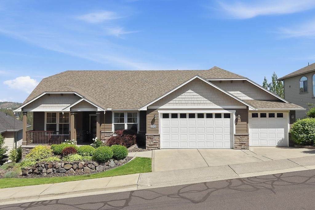 1211 E Quartz Ln — photo