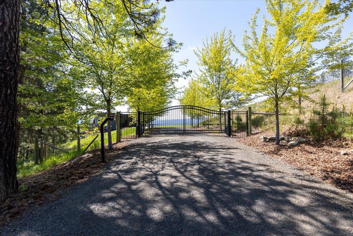 17323 N Lower Greenbluff Rd, Colbert, WA 99005 — photo 2
