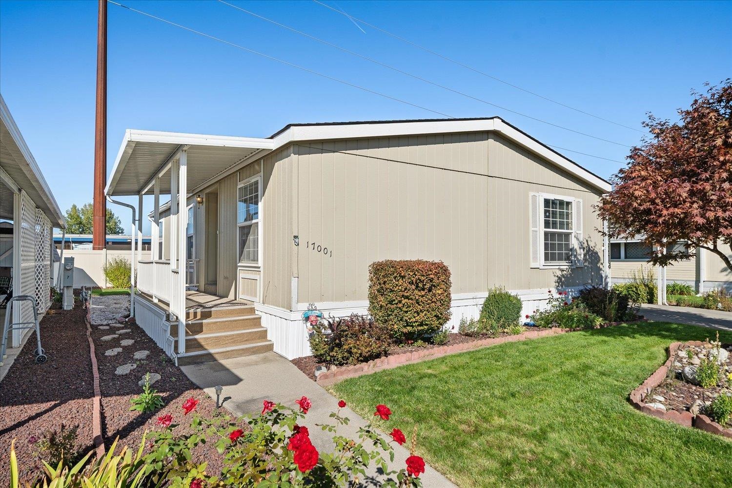 17001 E Meadowbrook Ln — photo