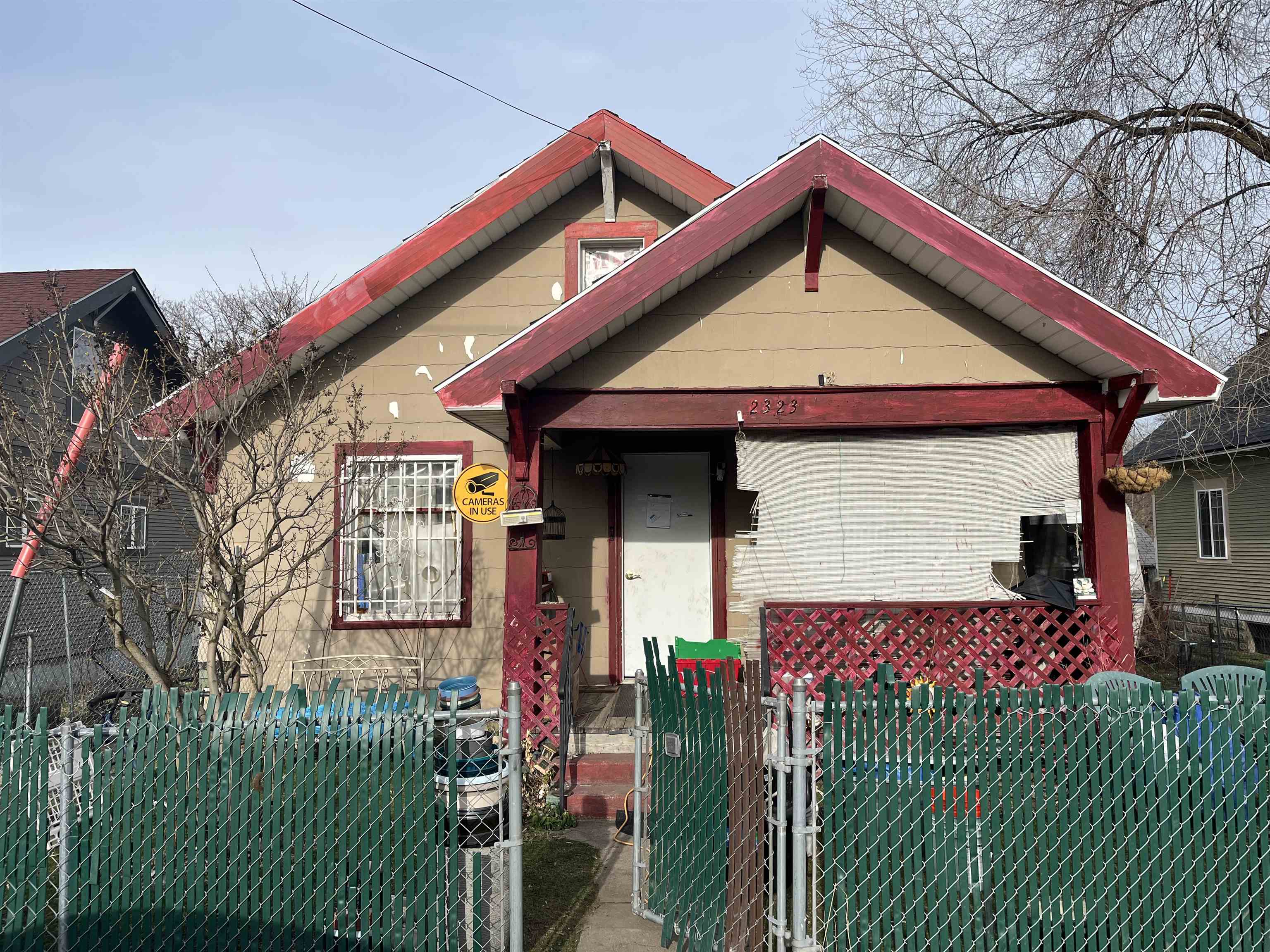 2323 E Hartson Ave — photo