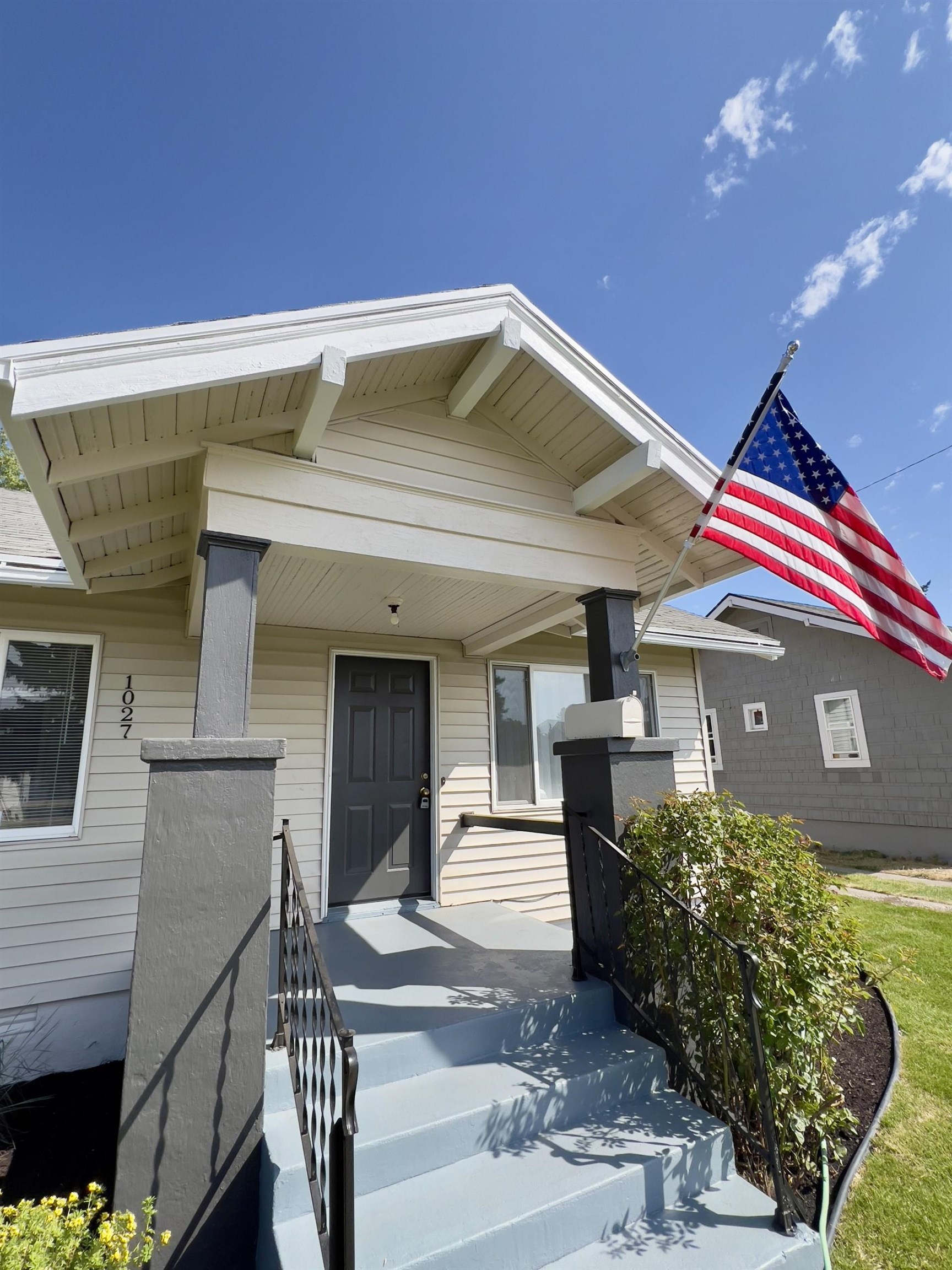 1027 E Courtland Ave — photo