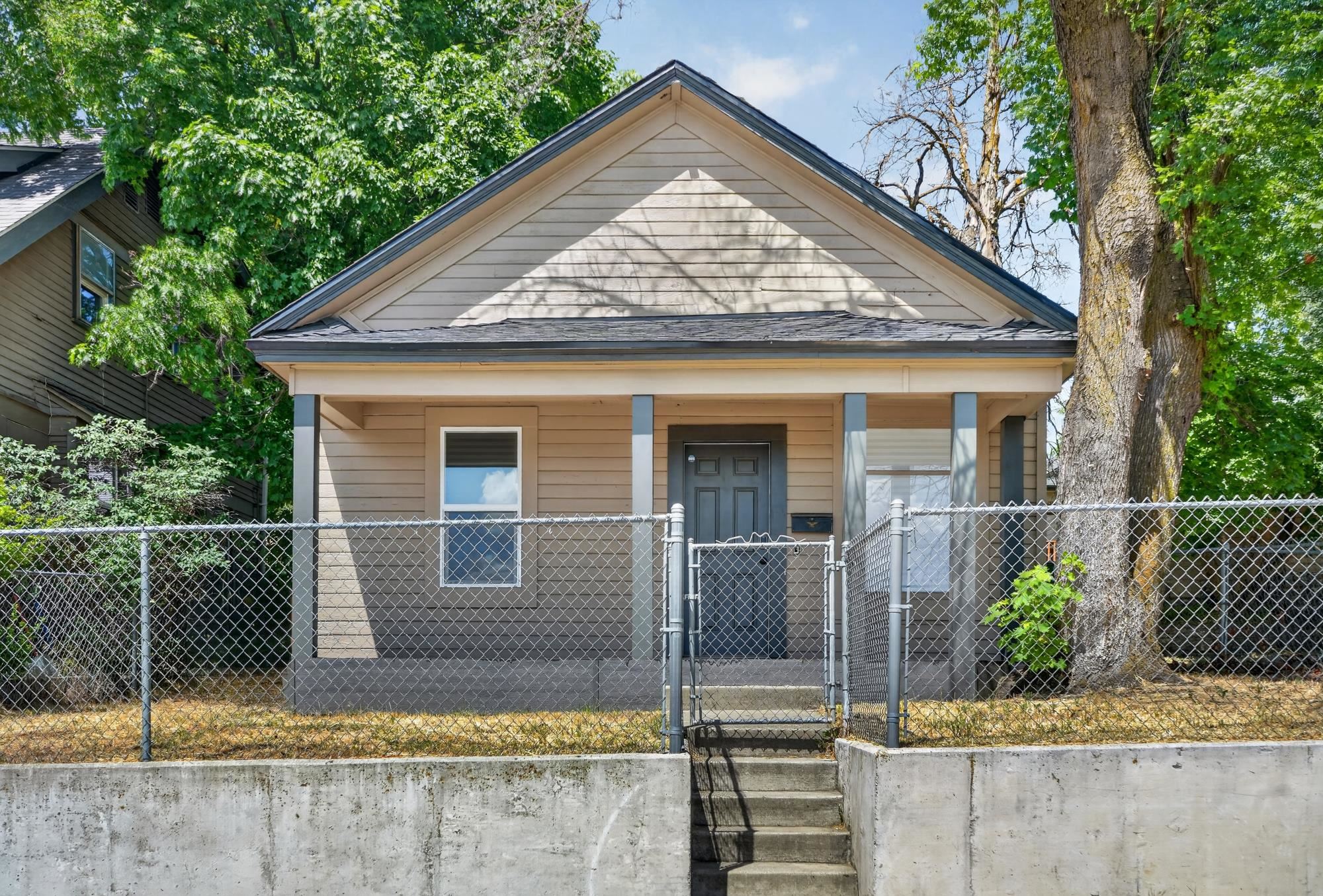 1608 W Maxwell Ave — photo