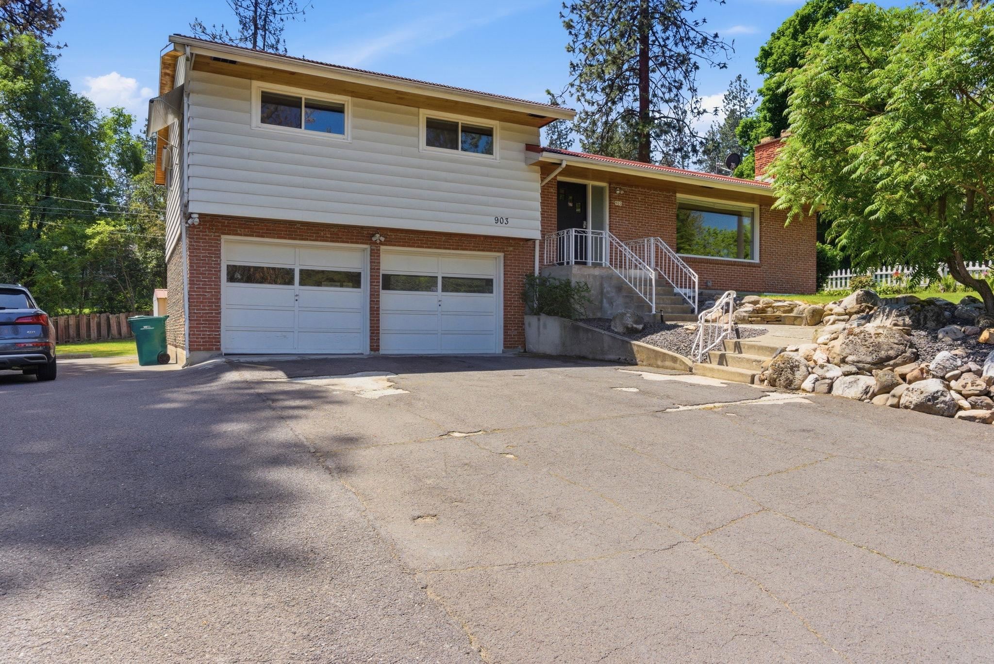 903 W Hawthorne Rd — photo