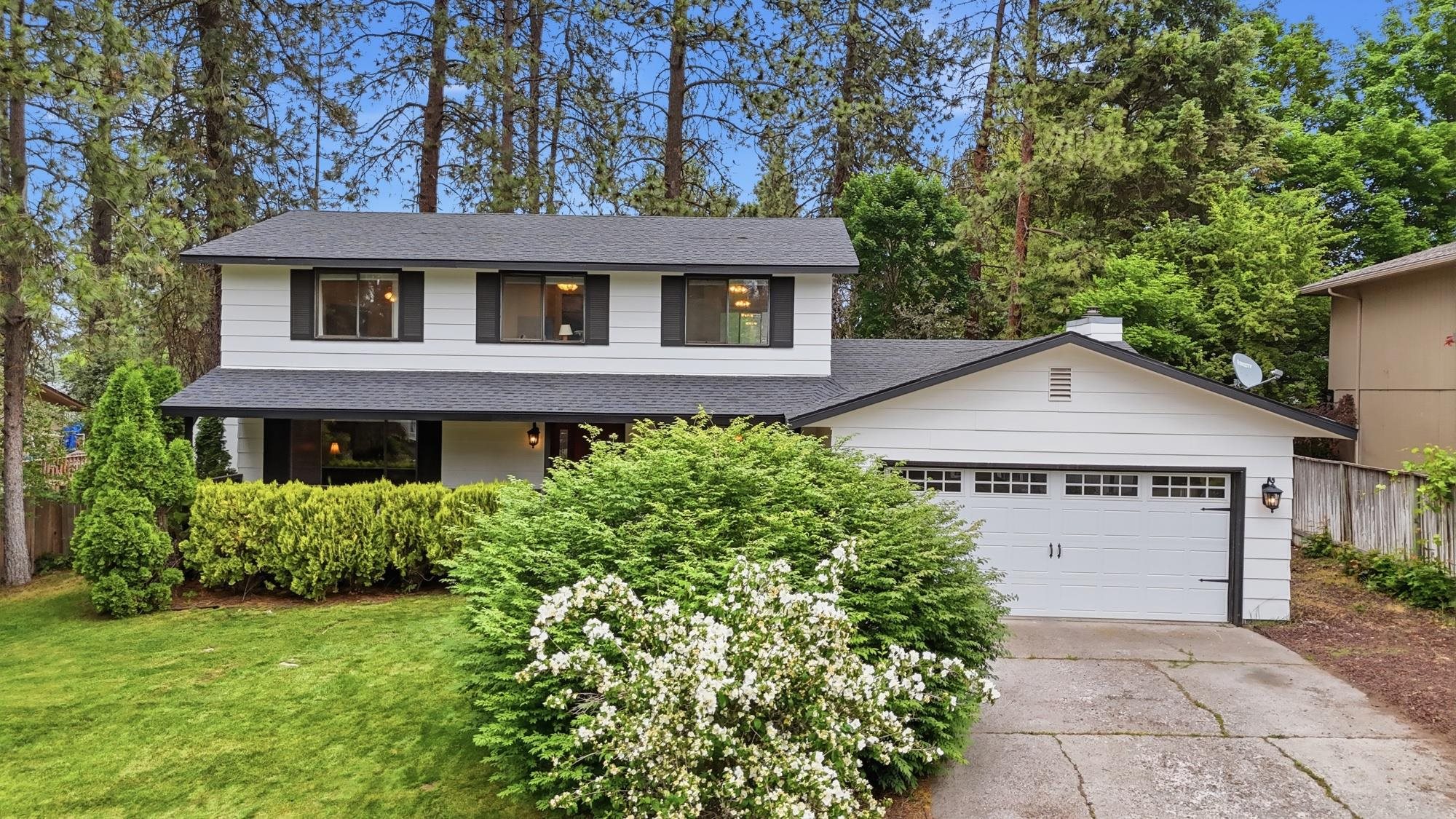407 E Carriage Ct — photo
