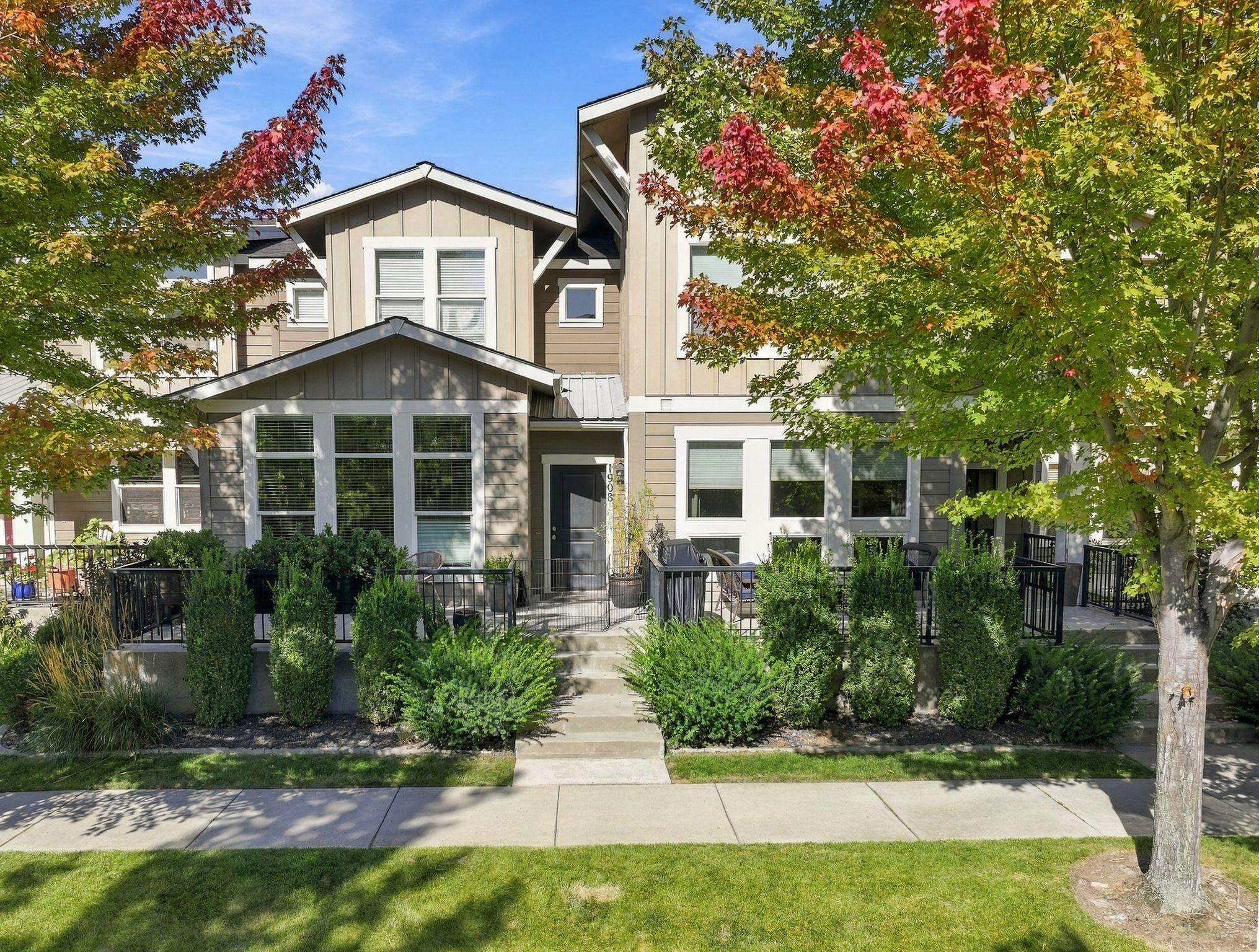 1908 W Summit Pkwy — photo