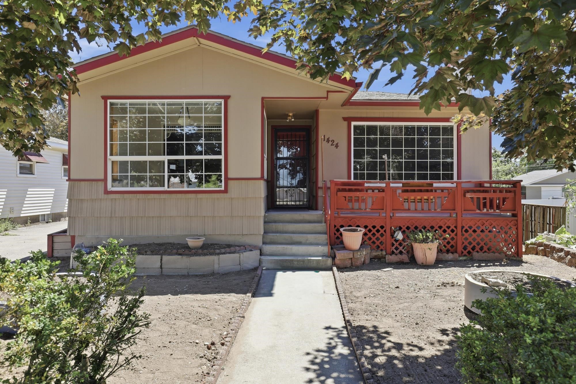 1424 E Empire Ave — photo