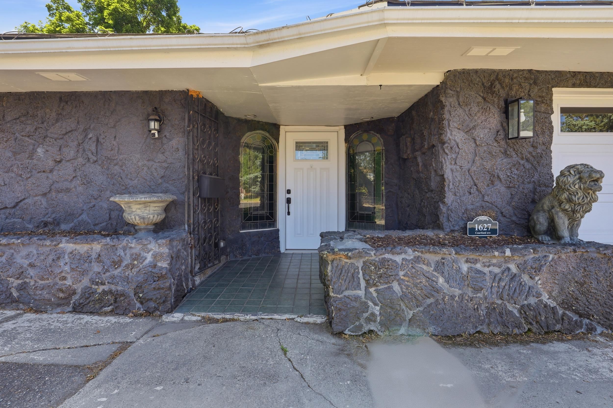 1627 W Courtland Ave — photo