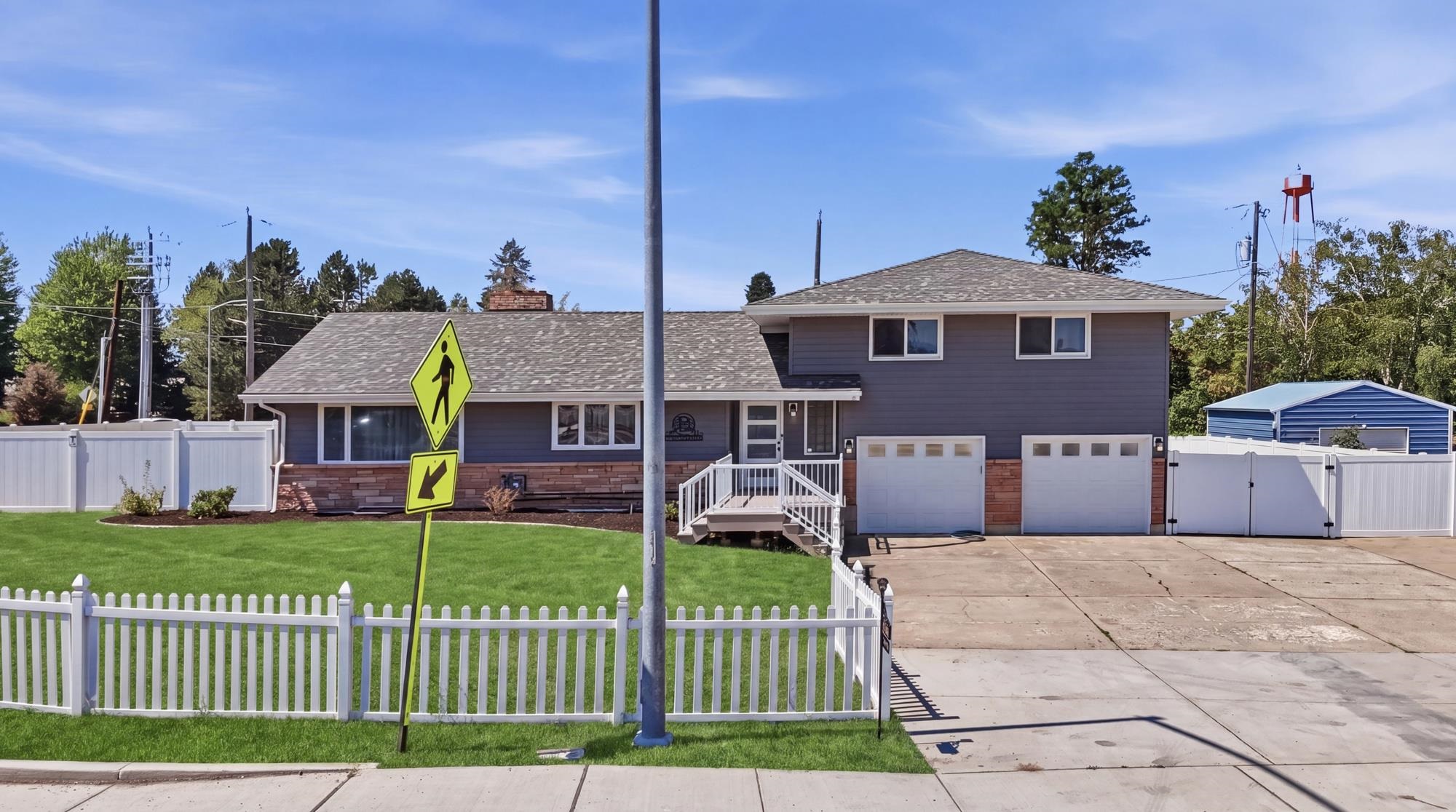 11 N Barker Rd — photo
