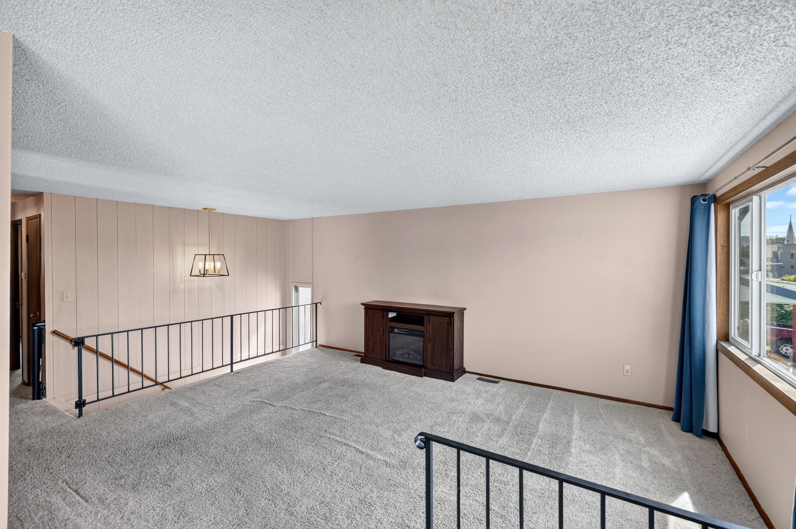 1927 E Hoffman Ave, Spokane Valley, WA 99207 — photo 2