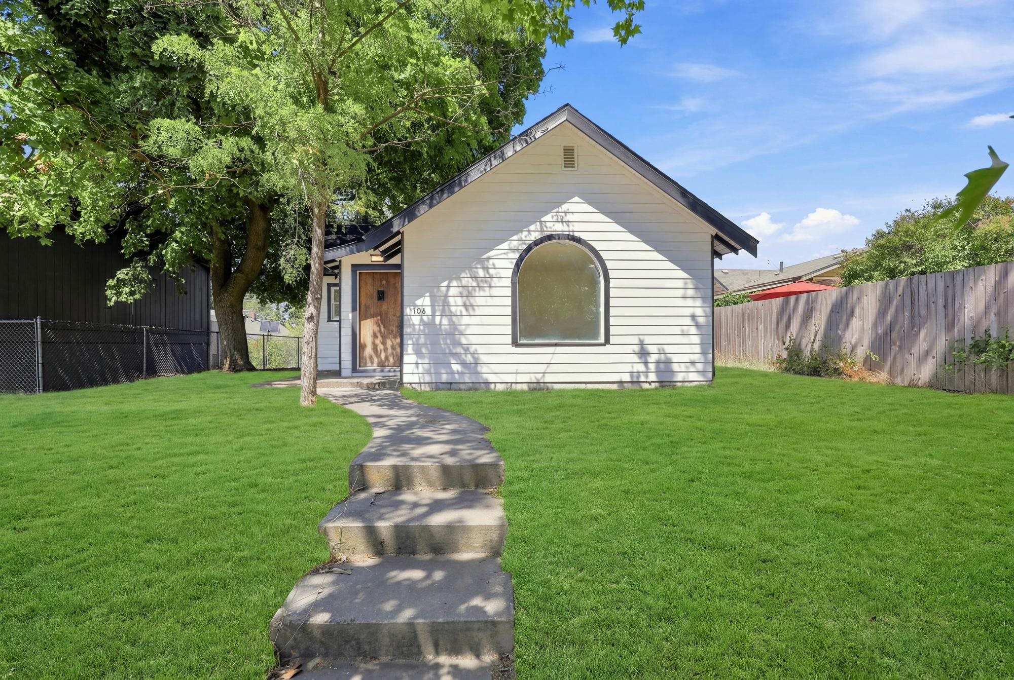 1103 E Broad Ave — photo
