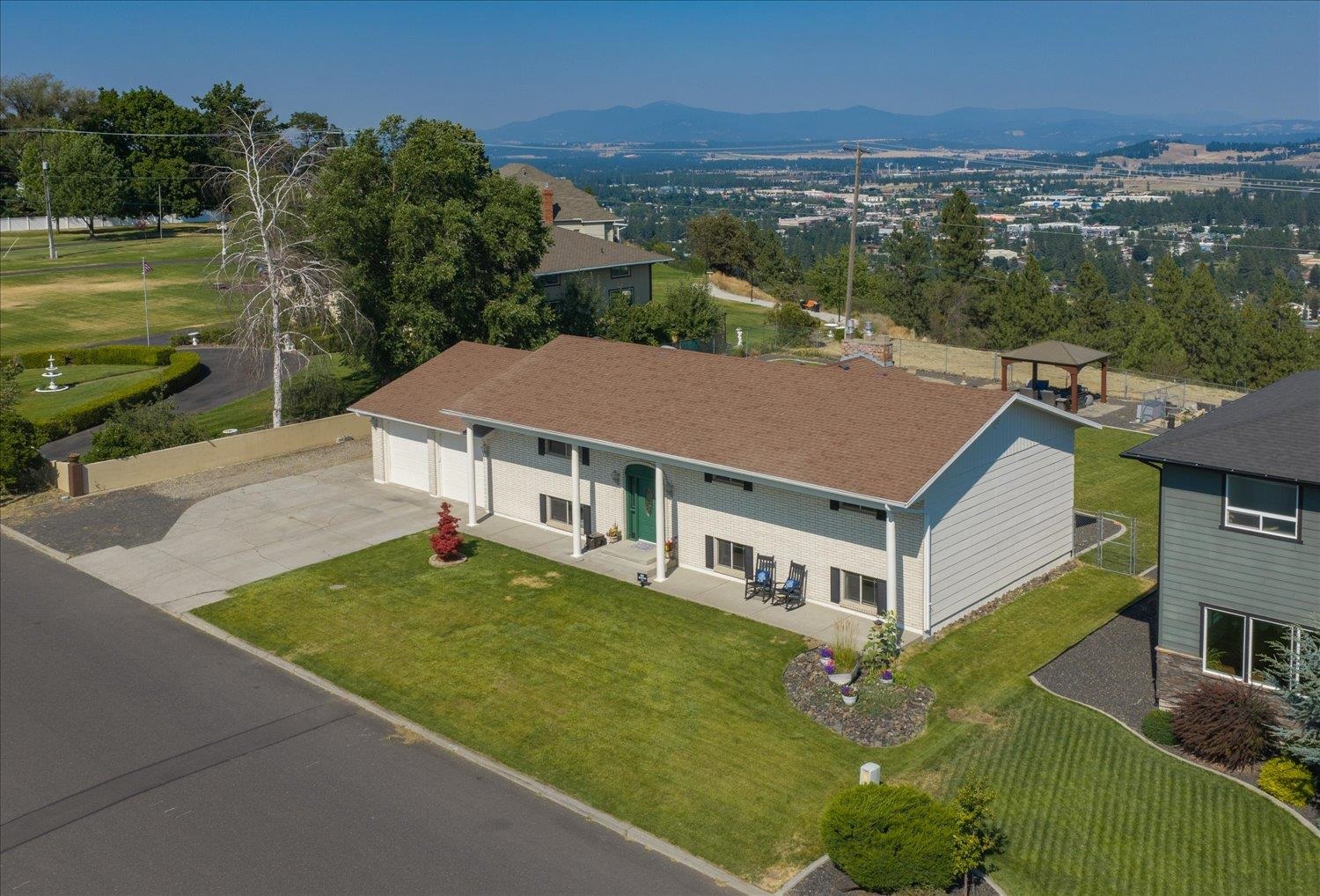 8116 N N Panorama Dr — photo