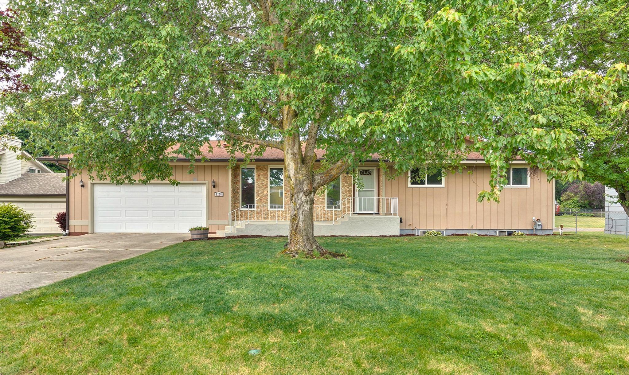 1225 S Woodlawn Rd — photo