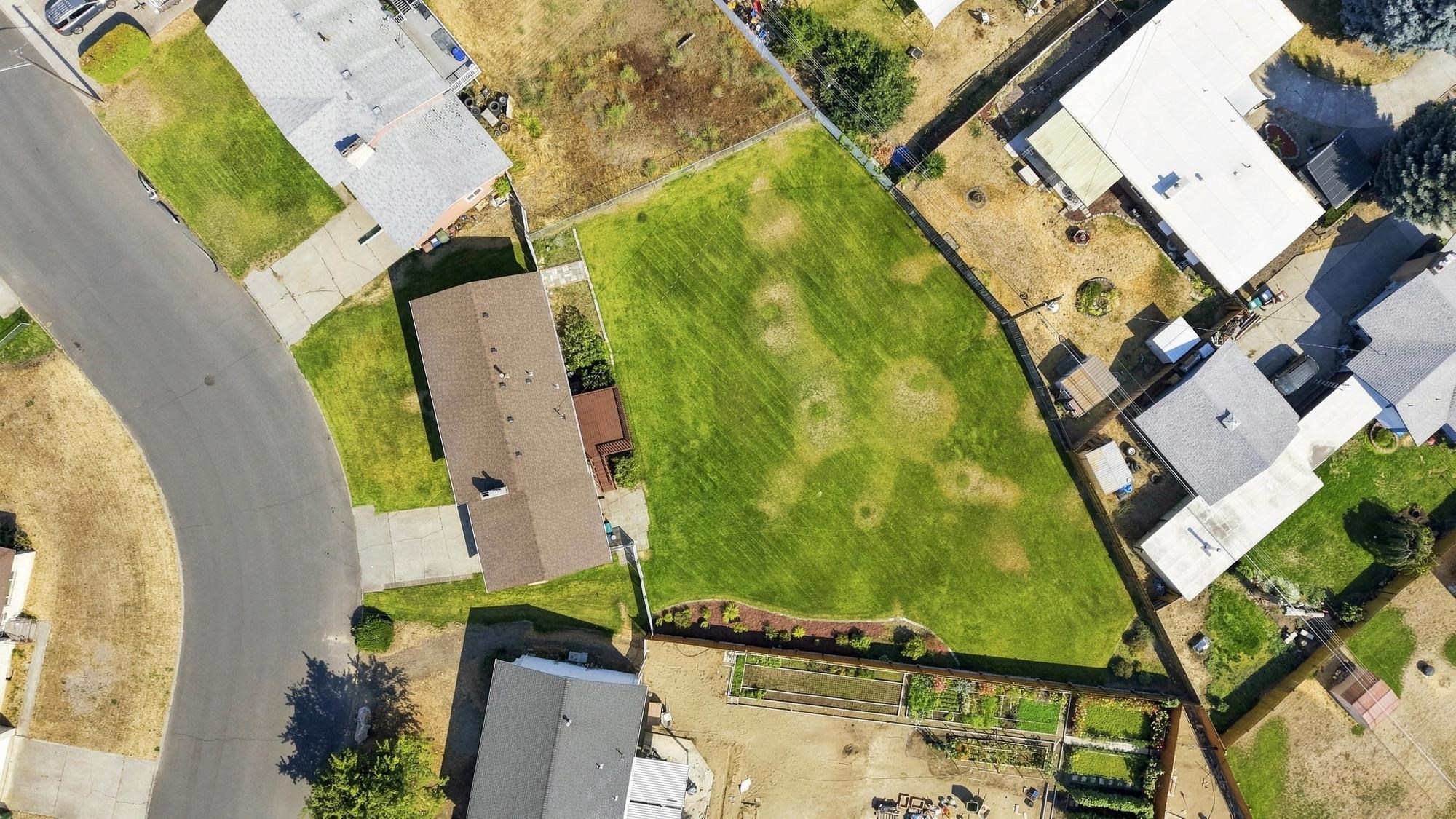 211 E Astor Dr, Spokane, WA 99208 — photo 2