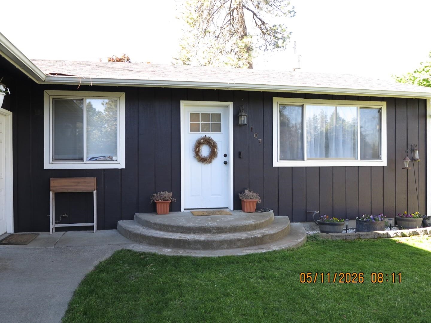 107 W James St — photo