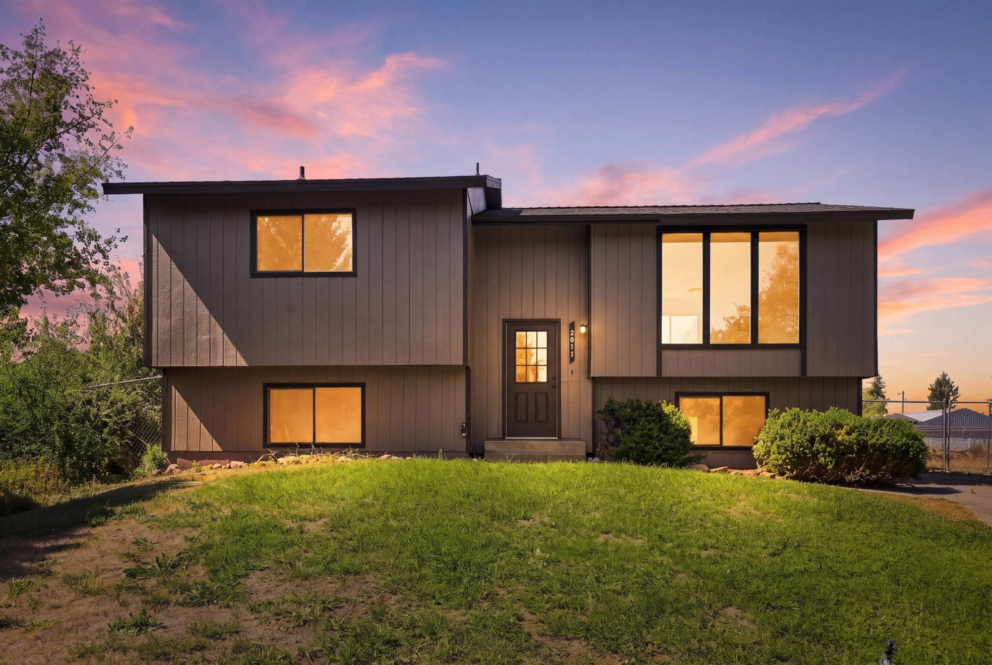 5017 N Mitchell Dr — photo