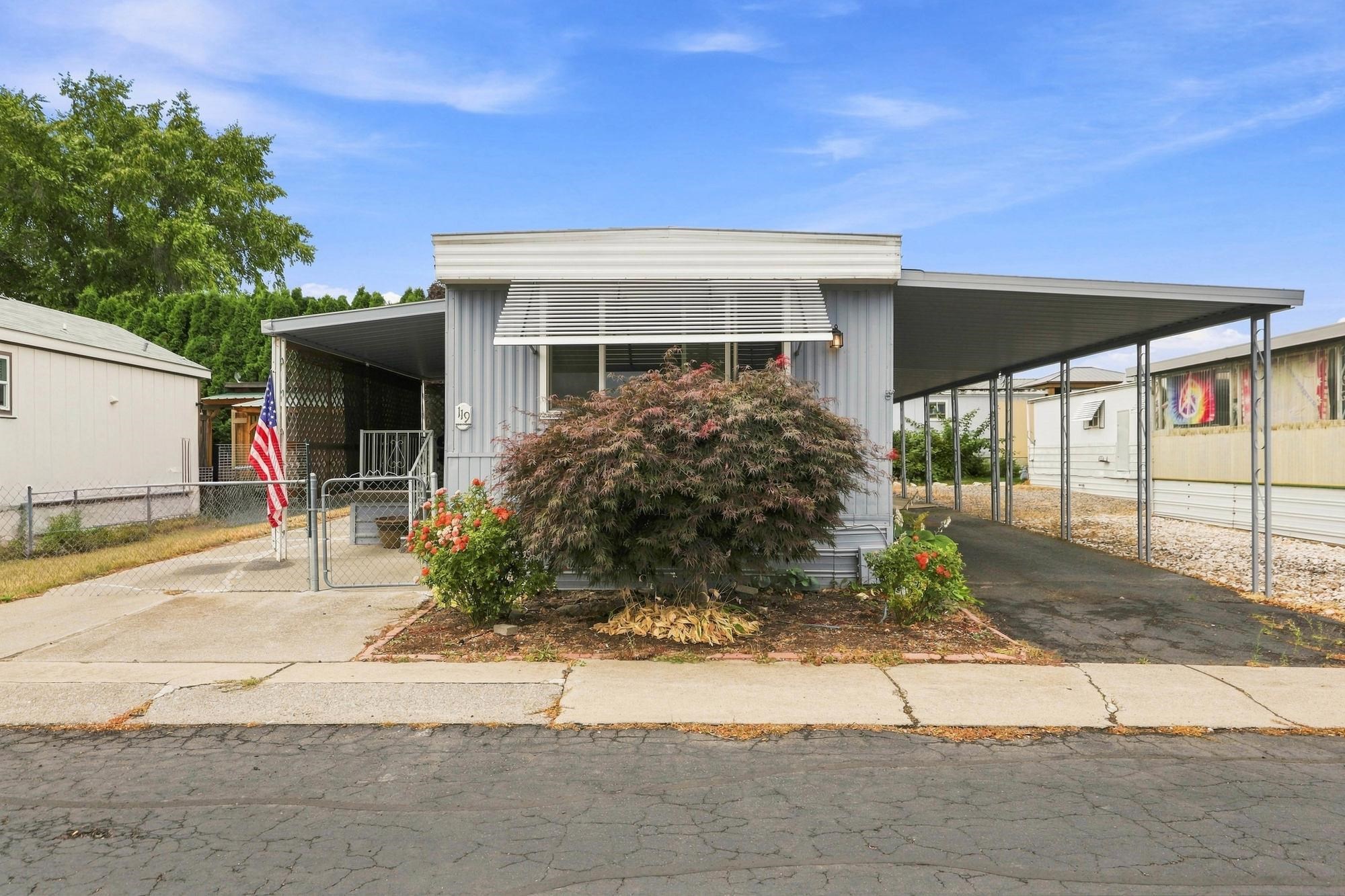 1211 E Lyons Ave — photo