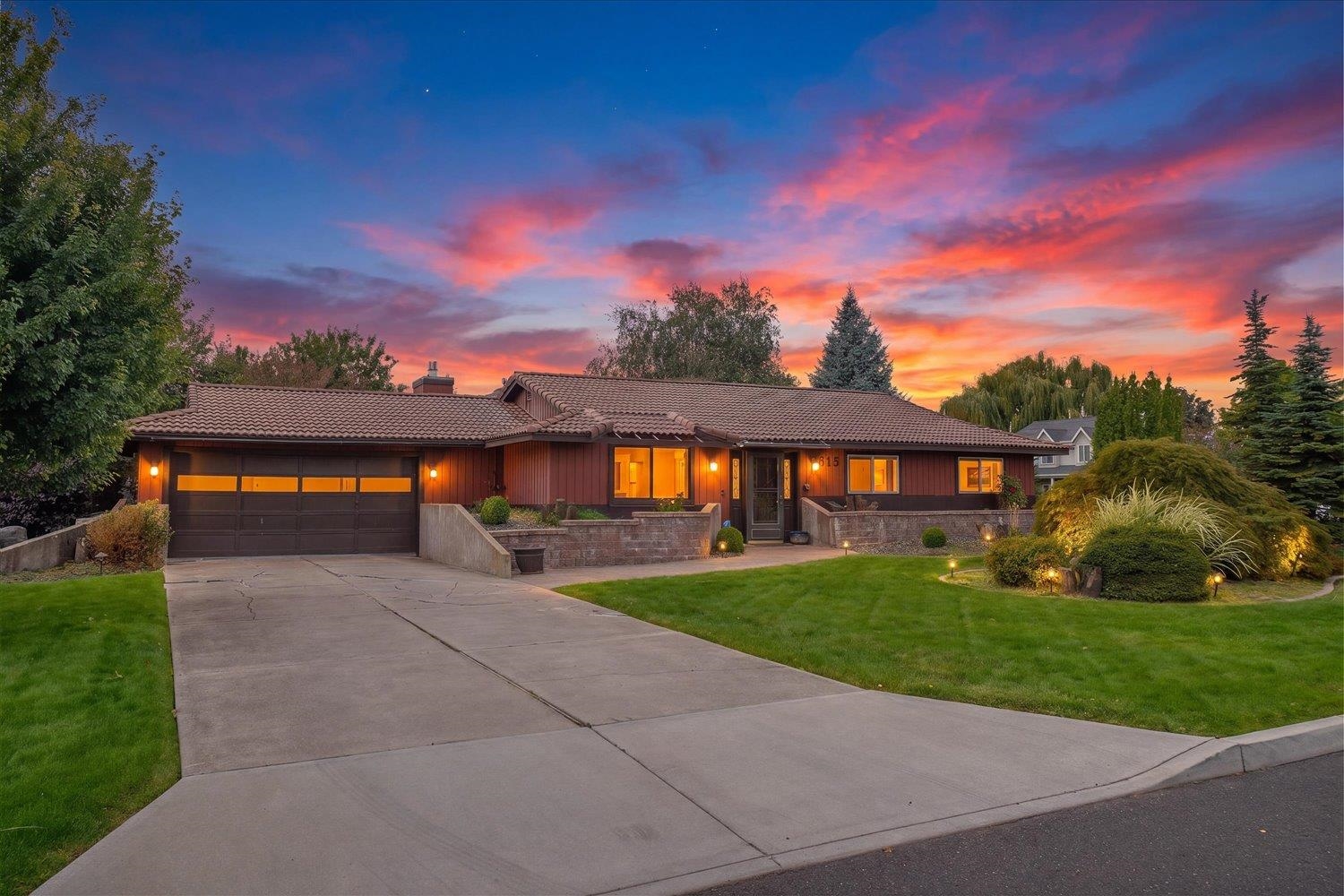 8115 N Panorama Dr — photo