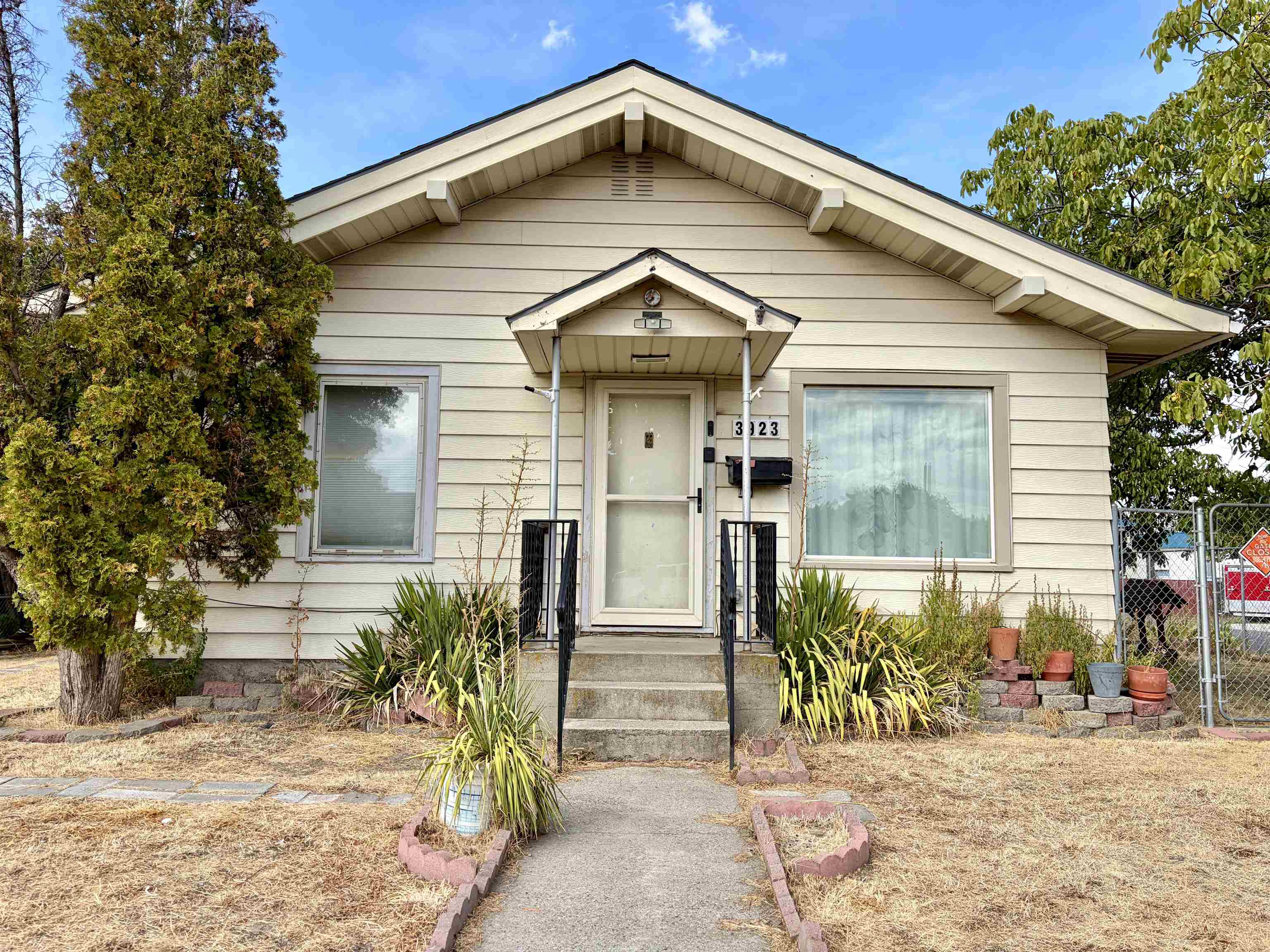 3923 E Pacific Ave — photo