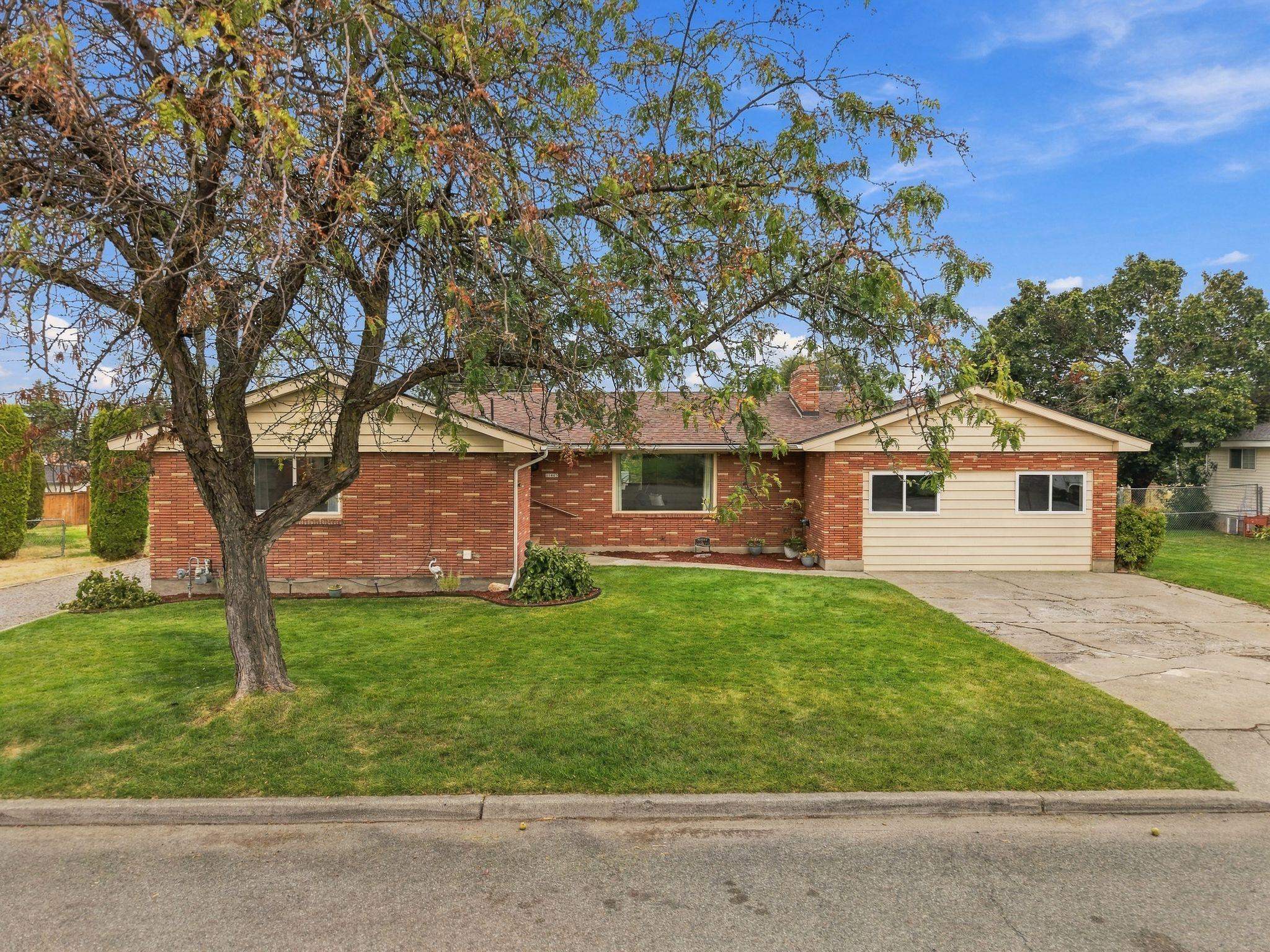11403 E 11th Ave — photo