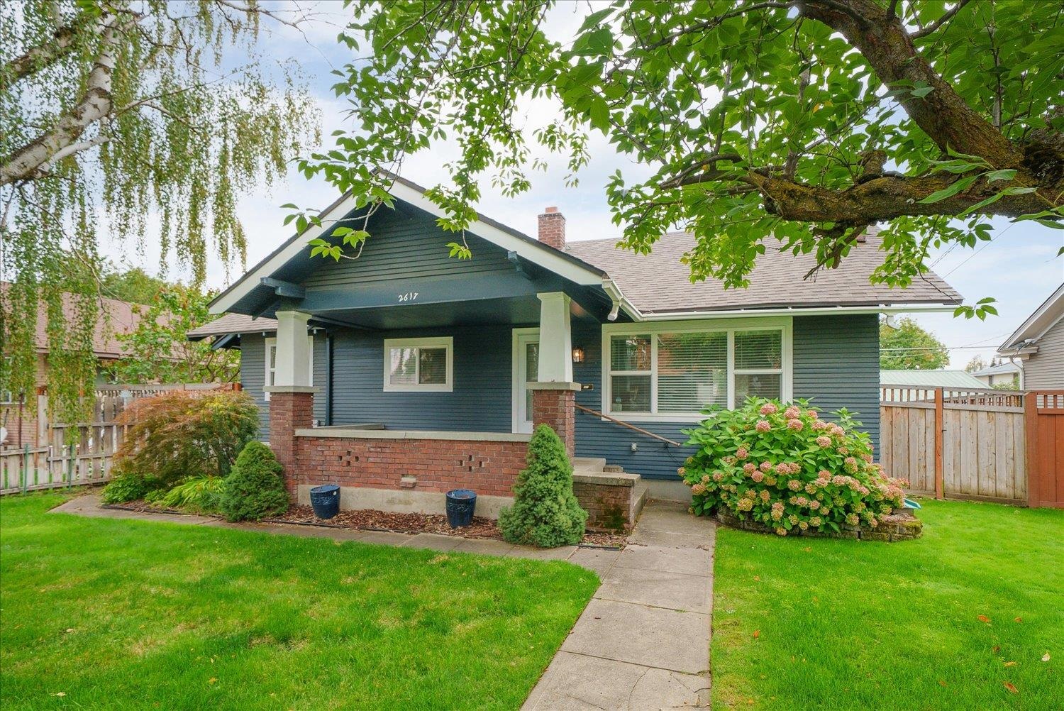 2617 W Fairview Ave — photo
