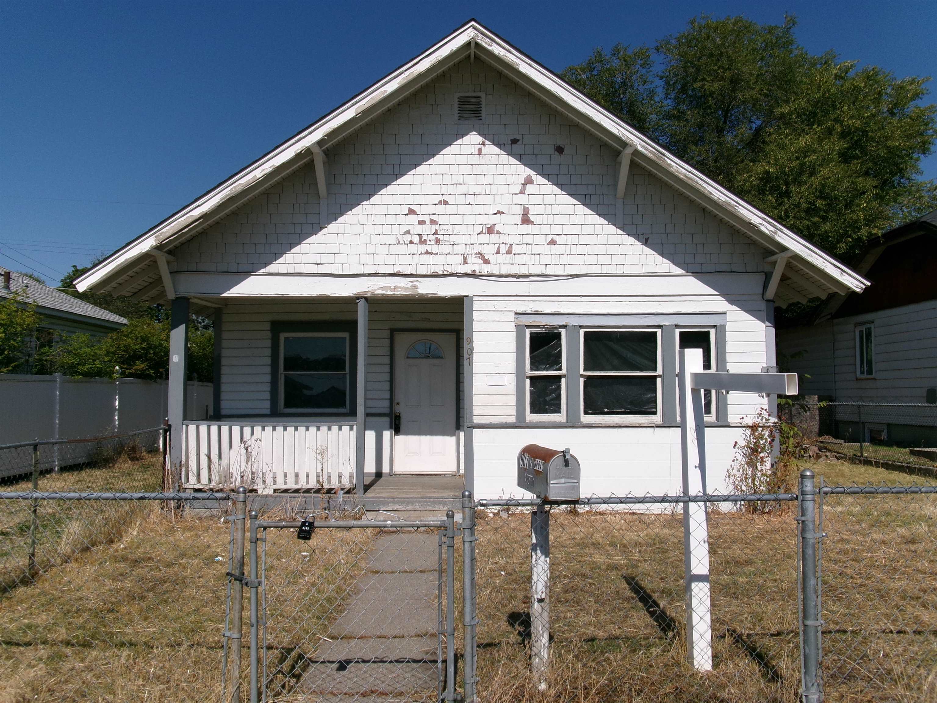 907 E Broad Ave — photo