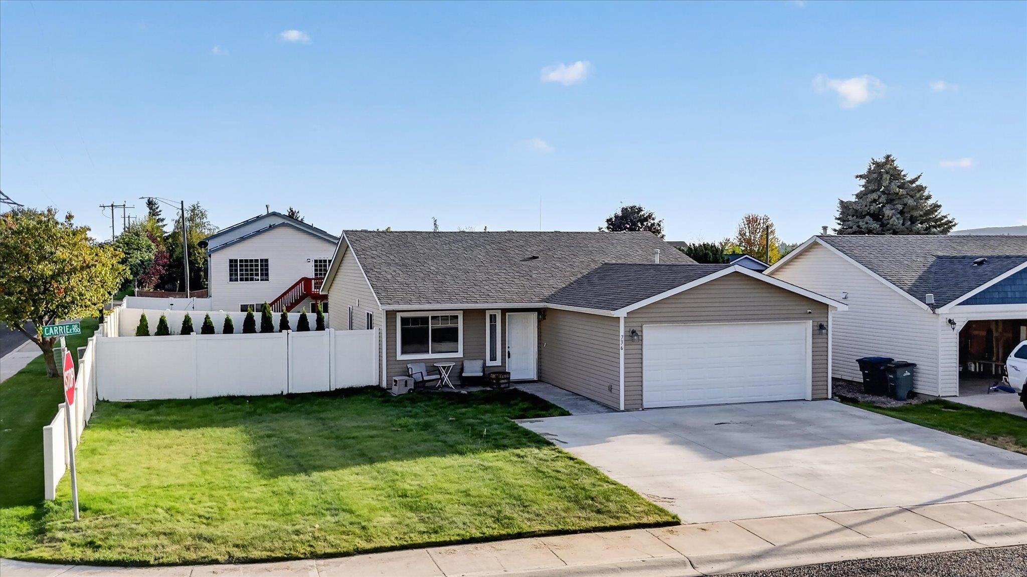 736 E Carrie Dr — photo