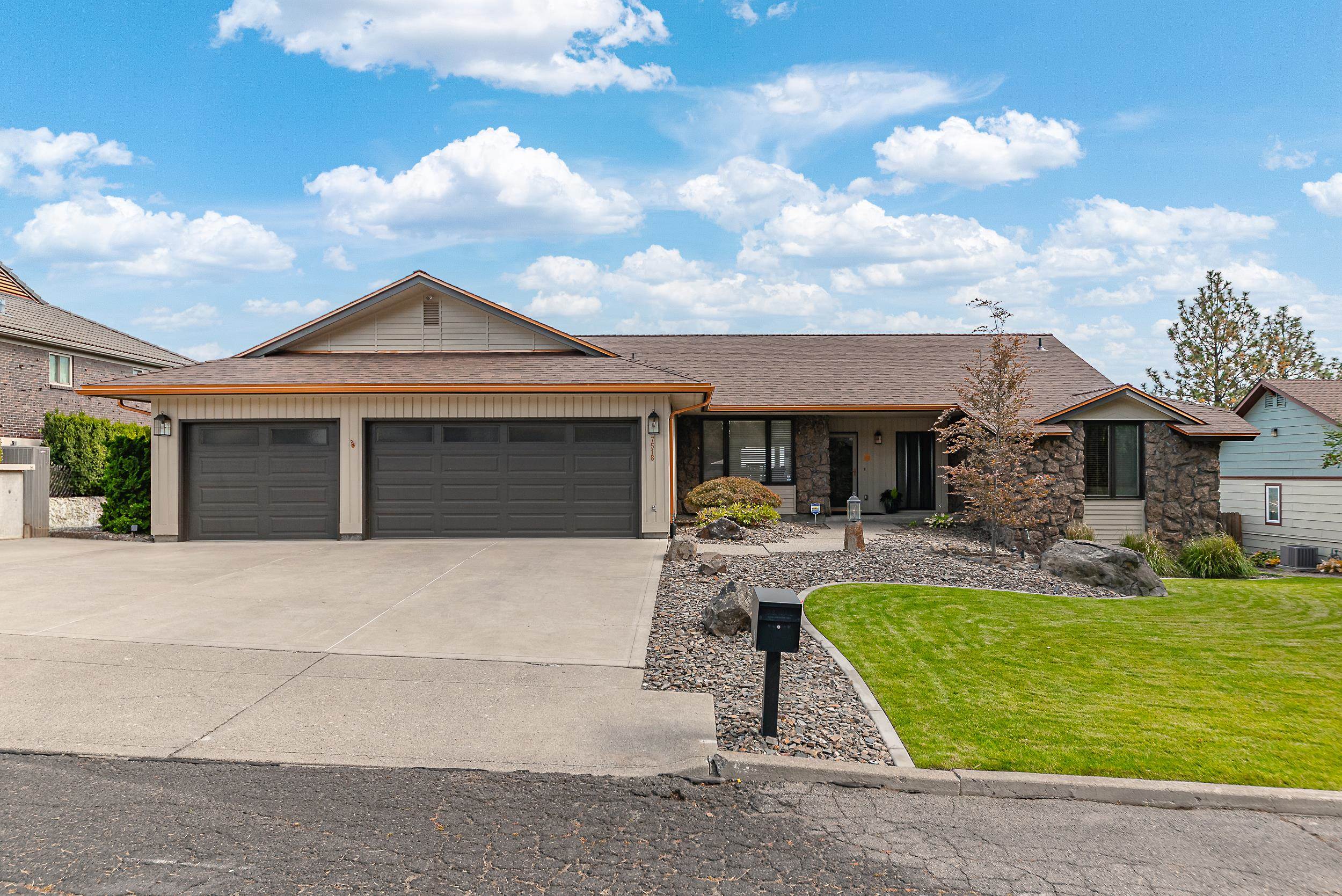 7518 N Panorama Dr — photo