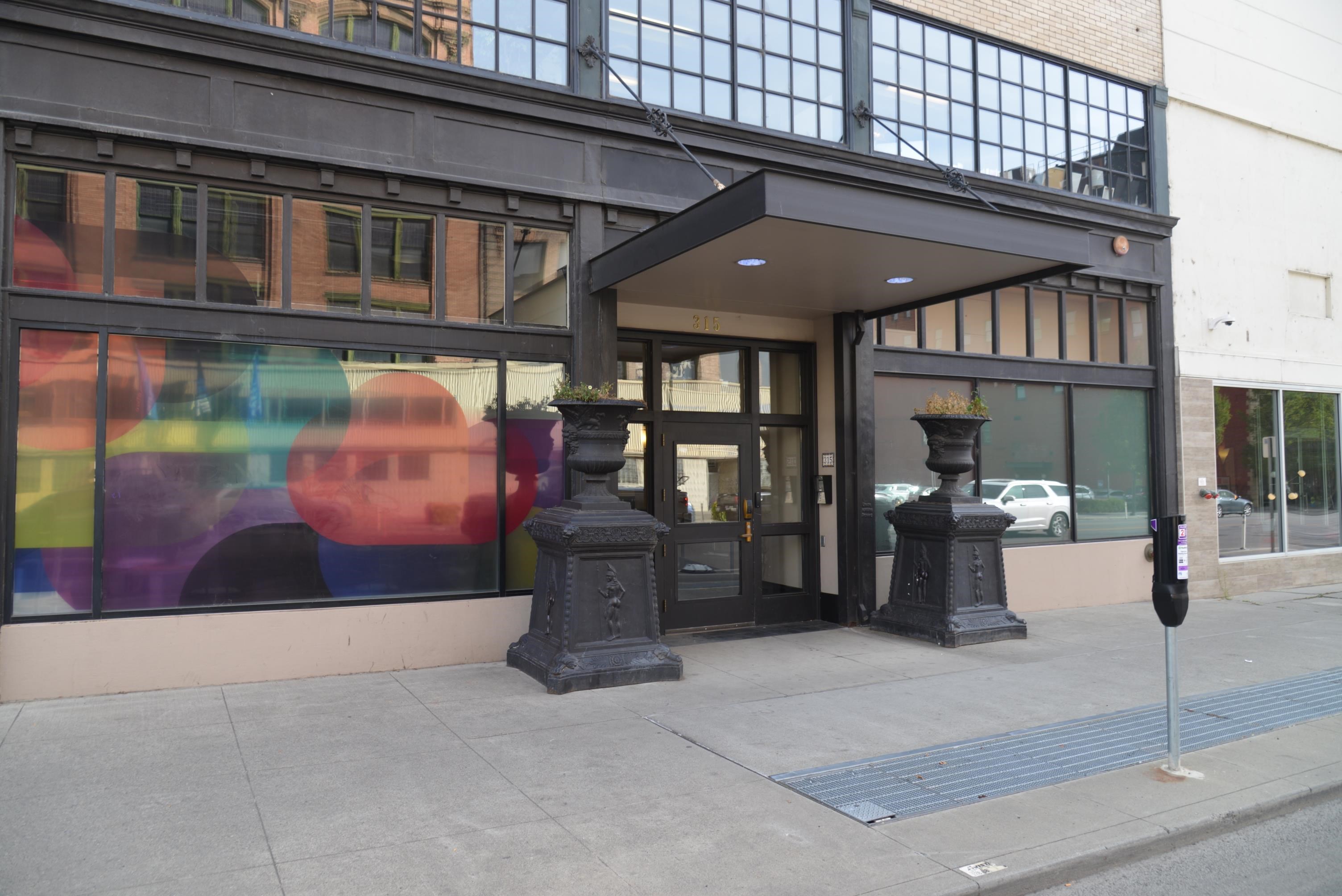 315 W Riverside Ave — photo